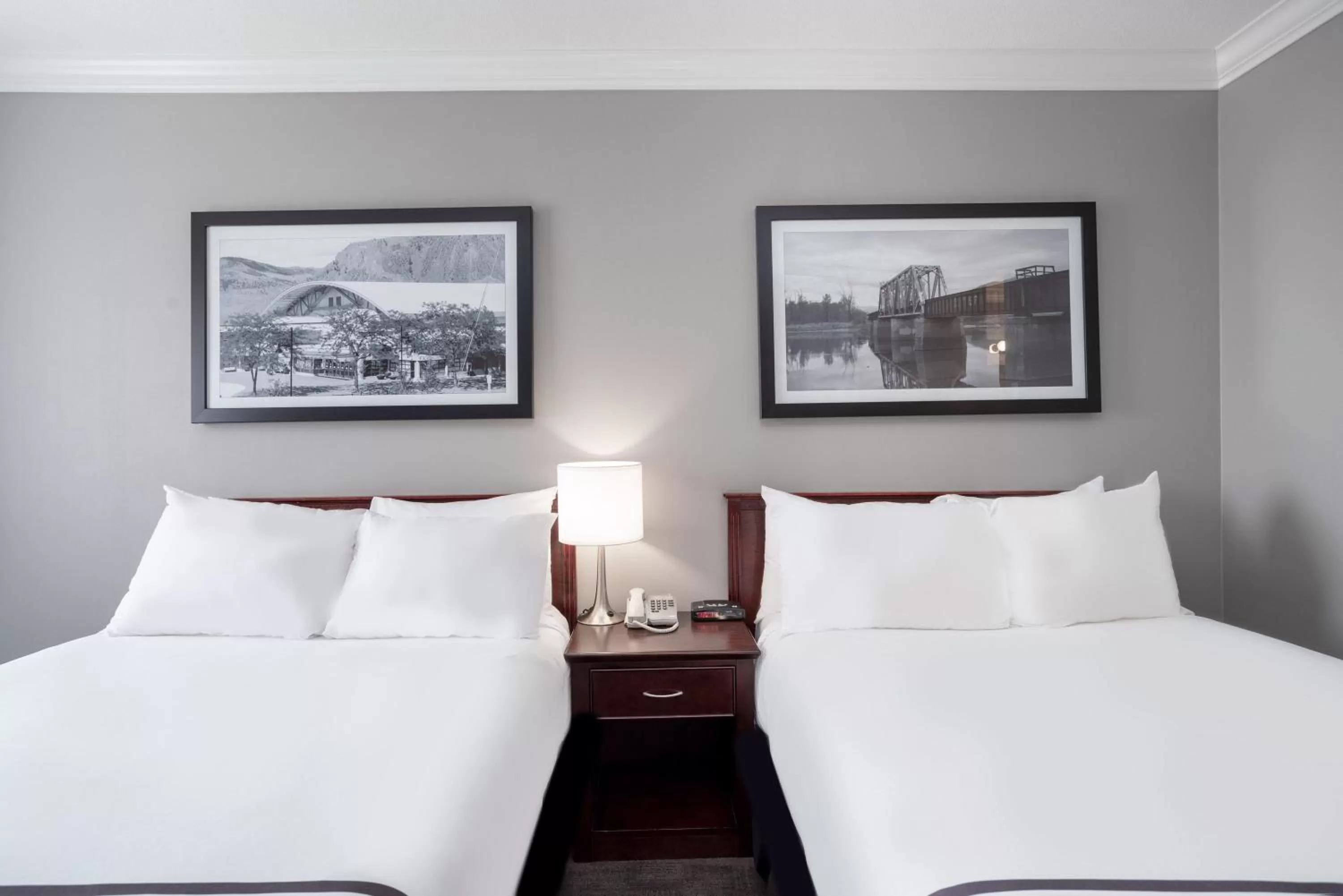 Photo of the whole room, Bed in Sandman Inn Kamloops