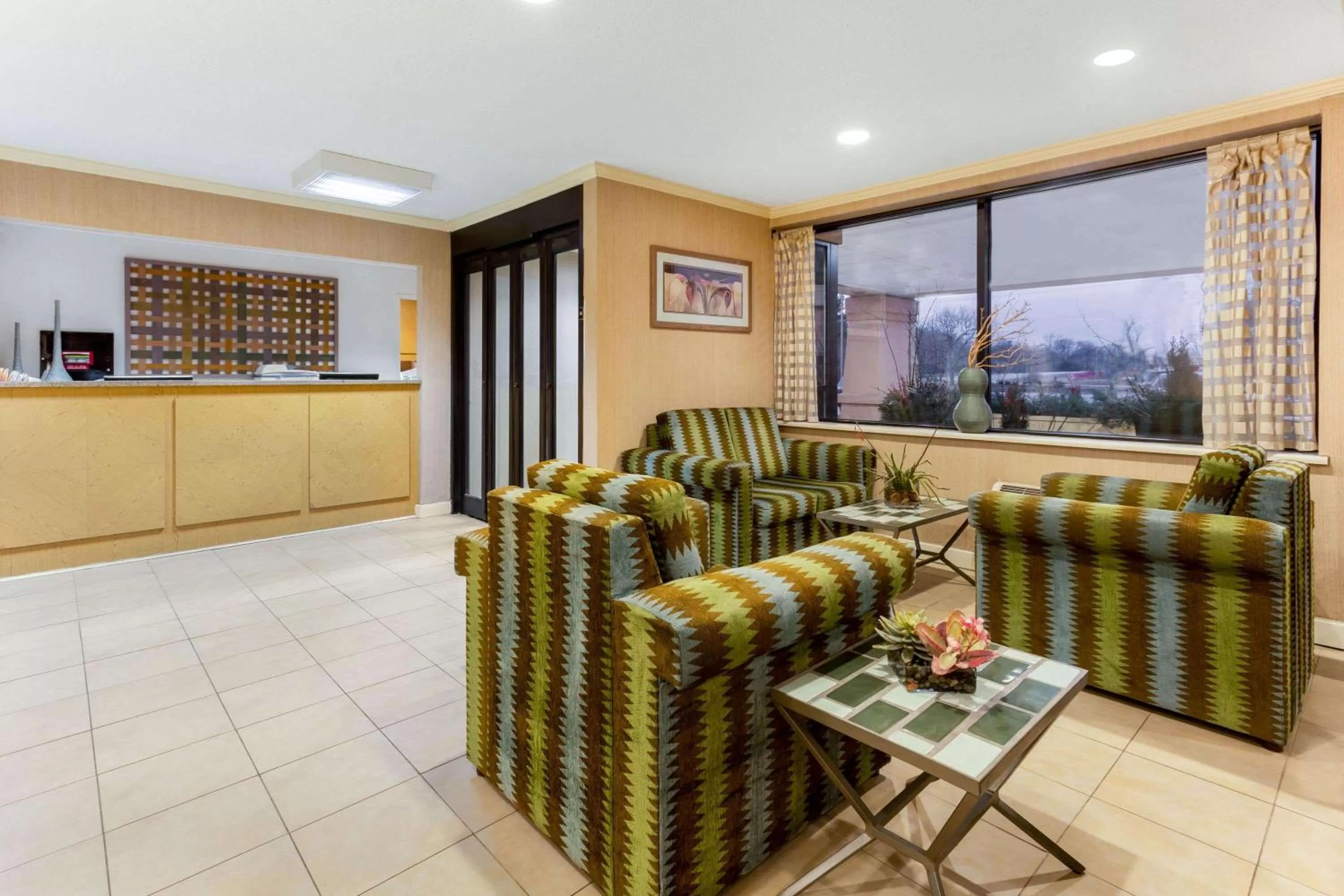 Lobby or reception in La Quinta Inn by Wyndham Chicago Willowbrook