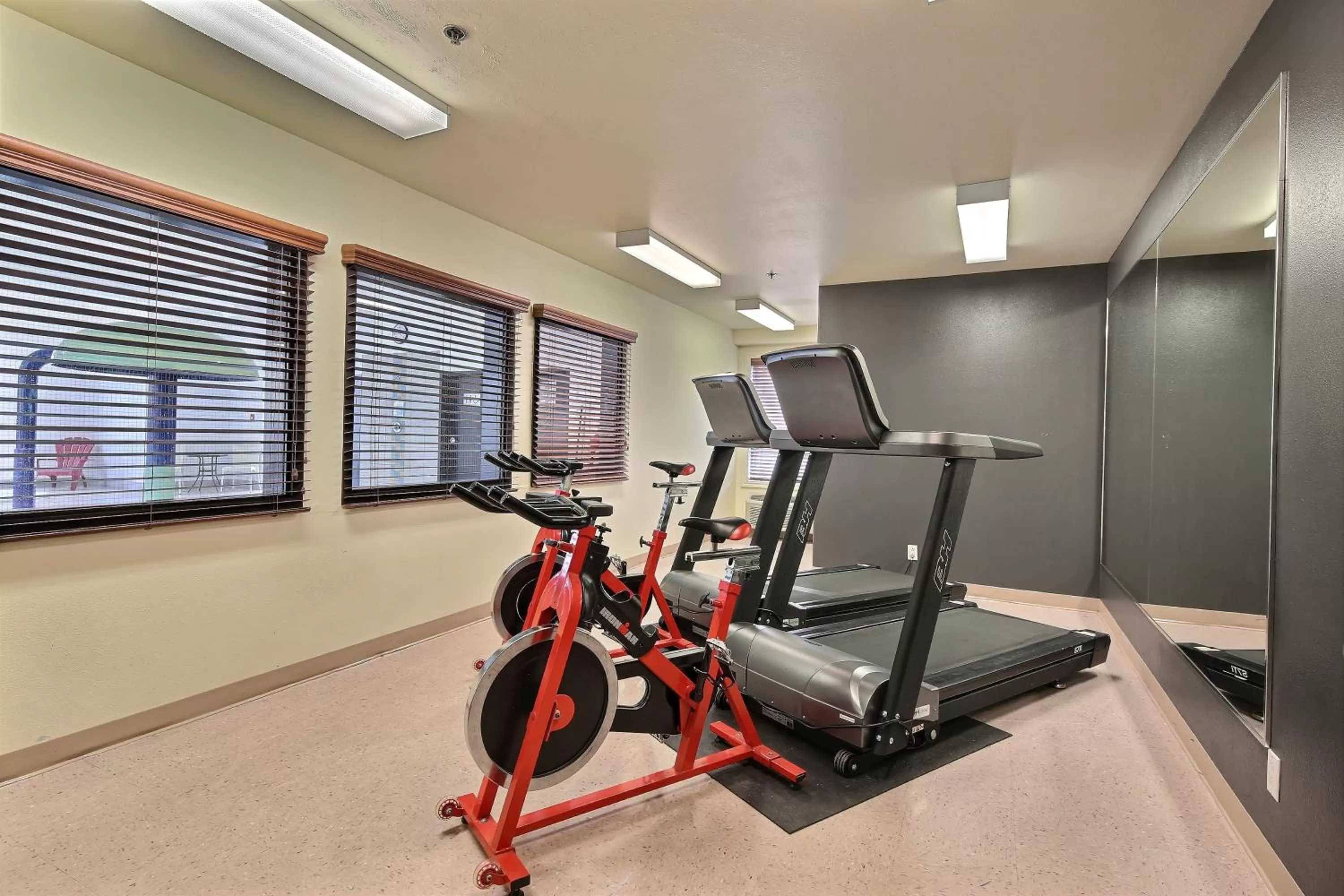 Fitness centre/facilities in Super 8 by Wyndham Quebec City