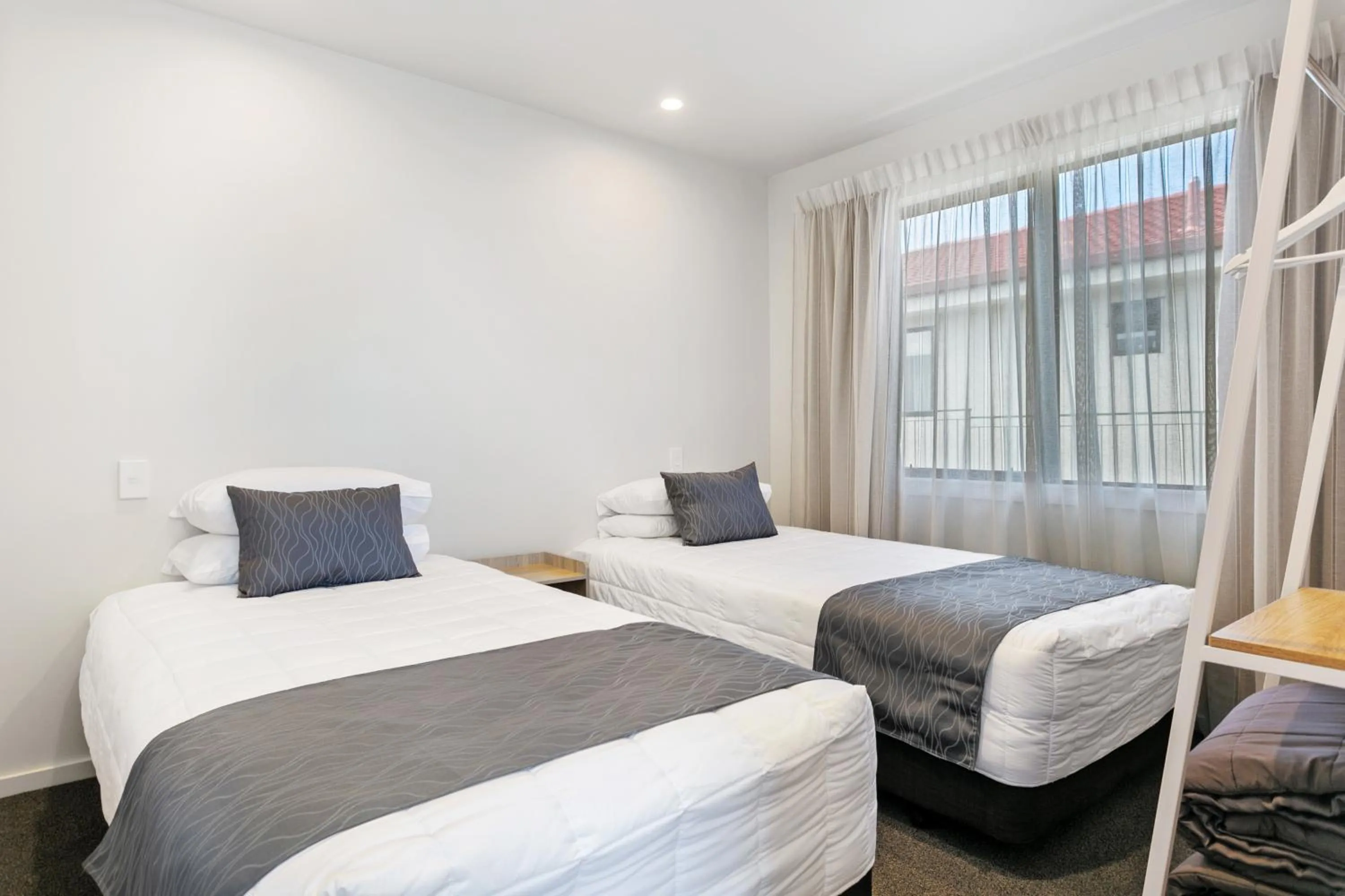 Bedroom, Bed in Acacia Lake View Motel