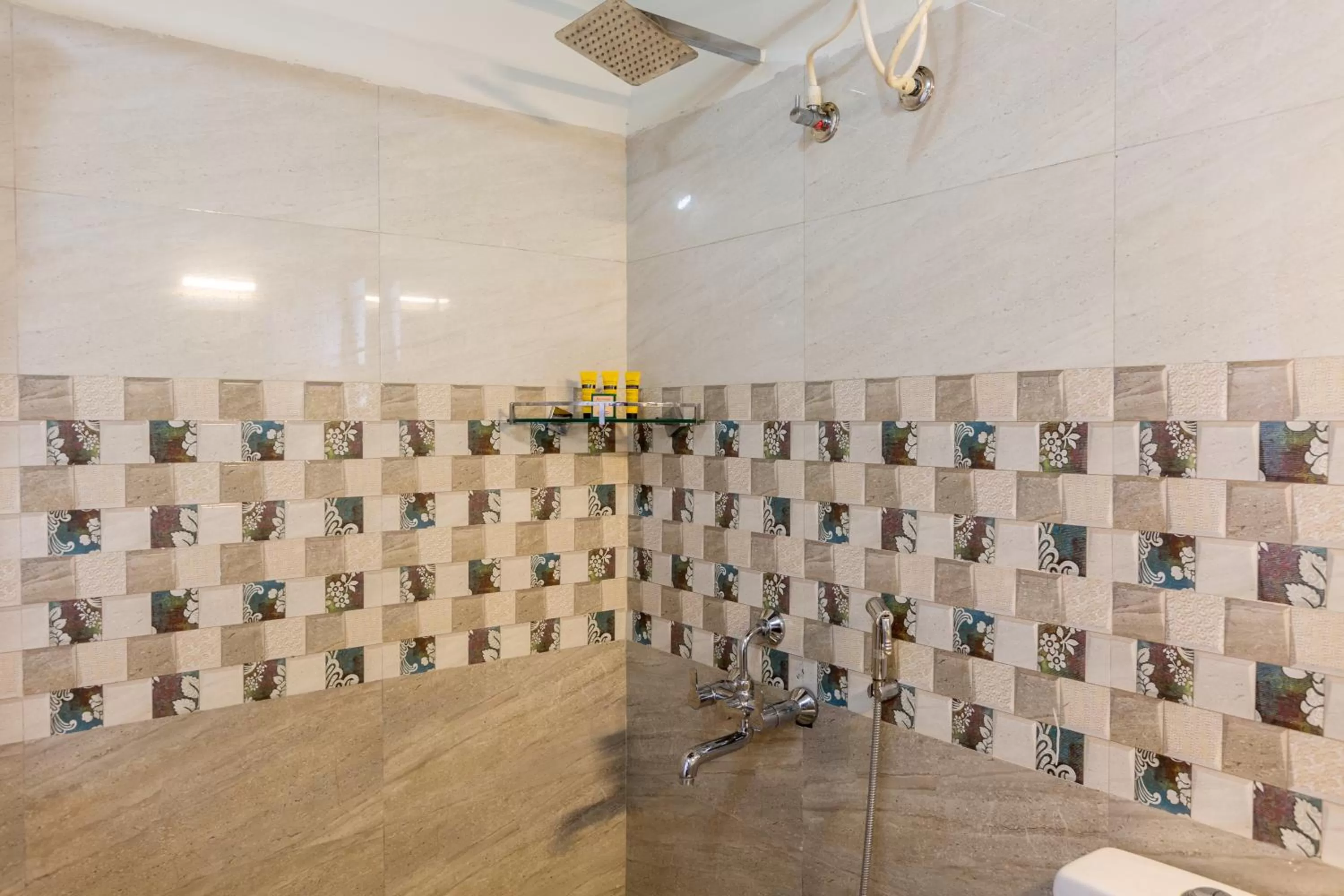 Shower in KSTDC Hotel Mayura Velapuri Belur