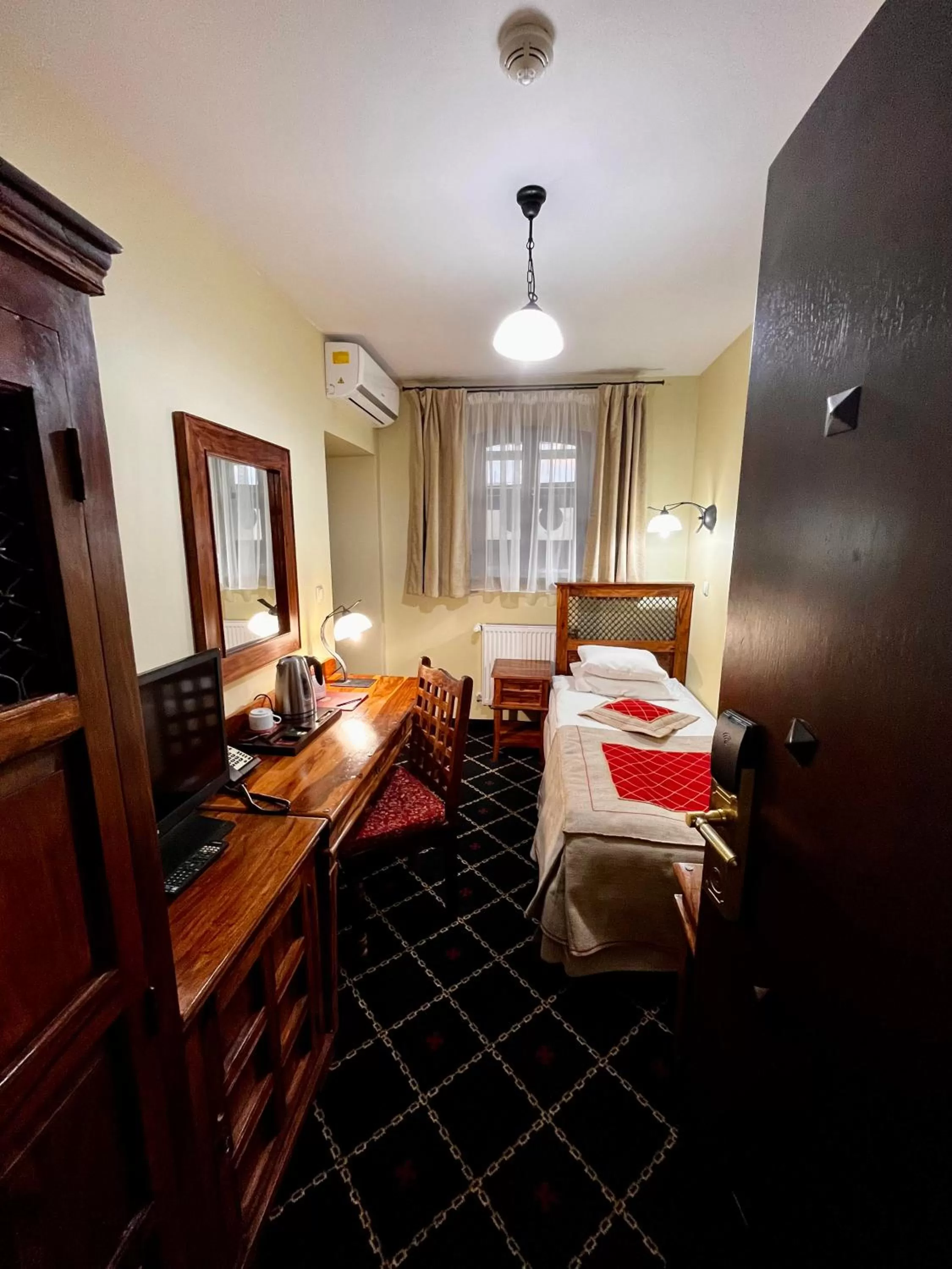 Photo of the whole room, Bed in Hotel Zamek Ryn