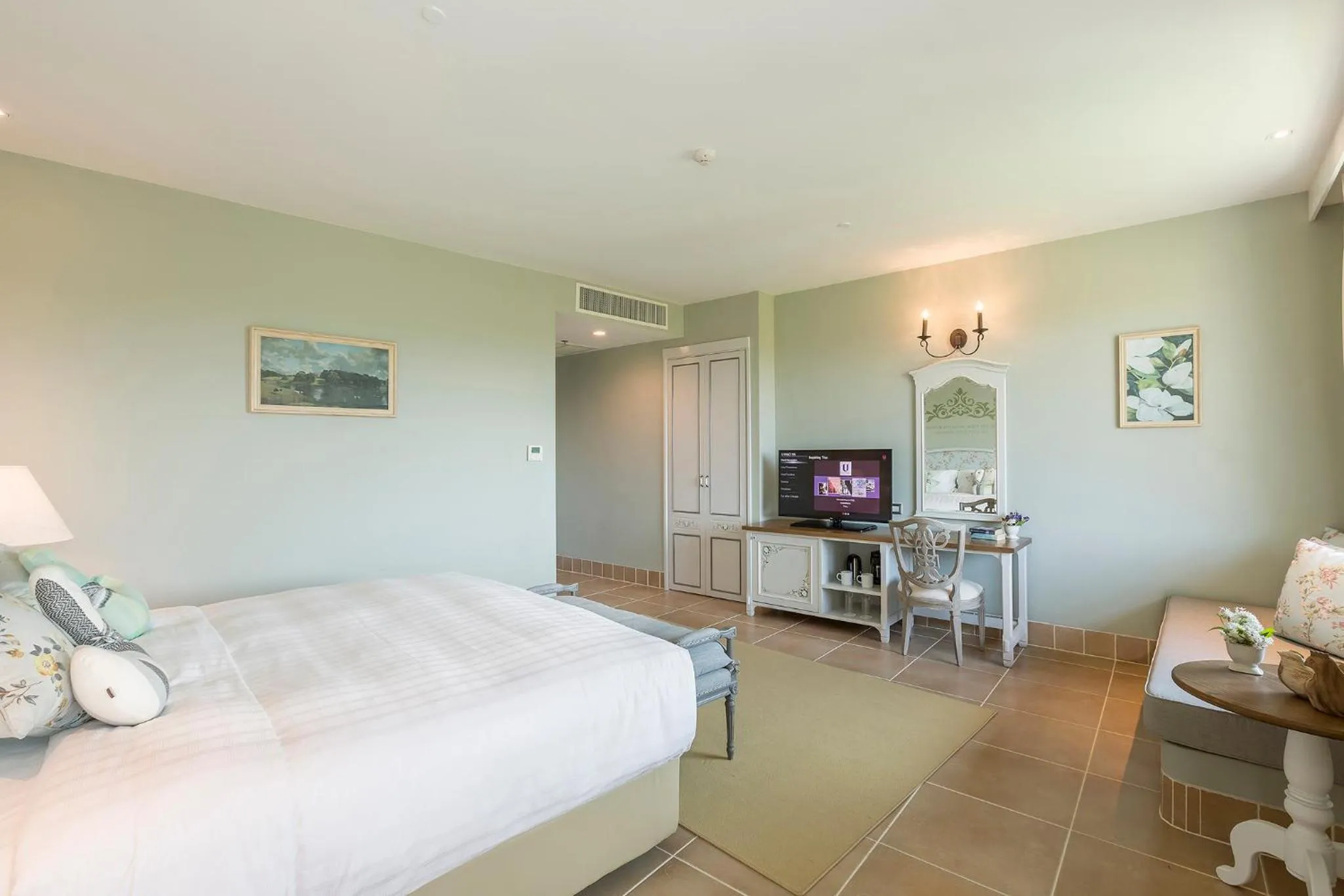 Photo of the whole room, Bed in U Khao Yai