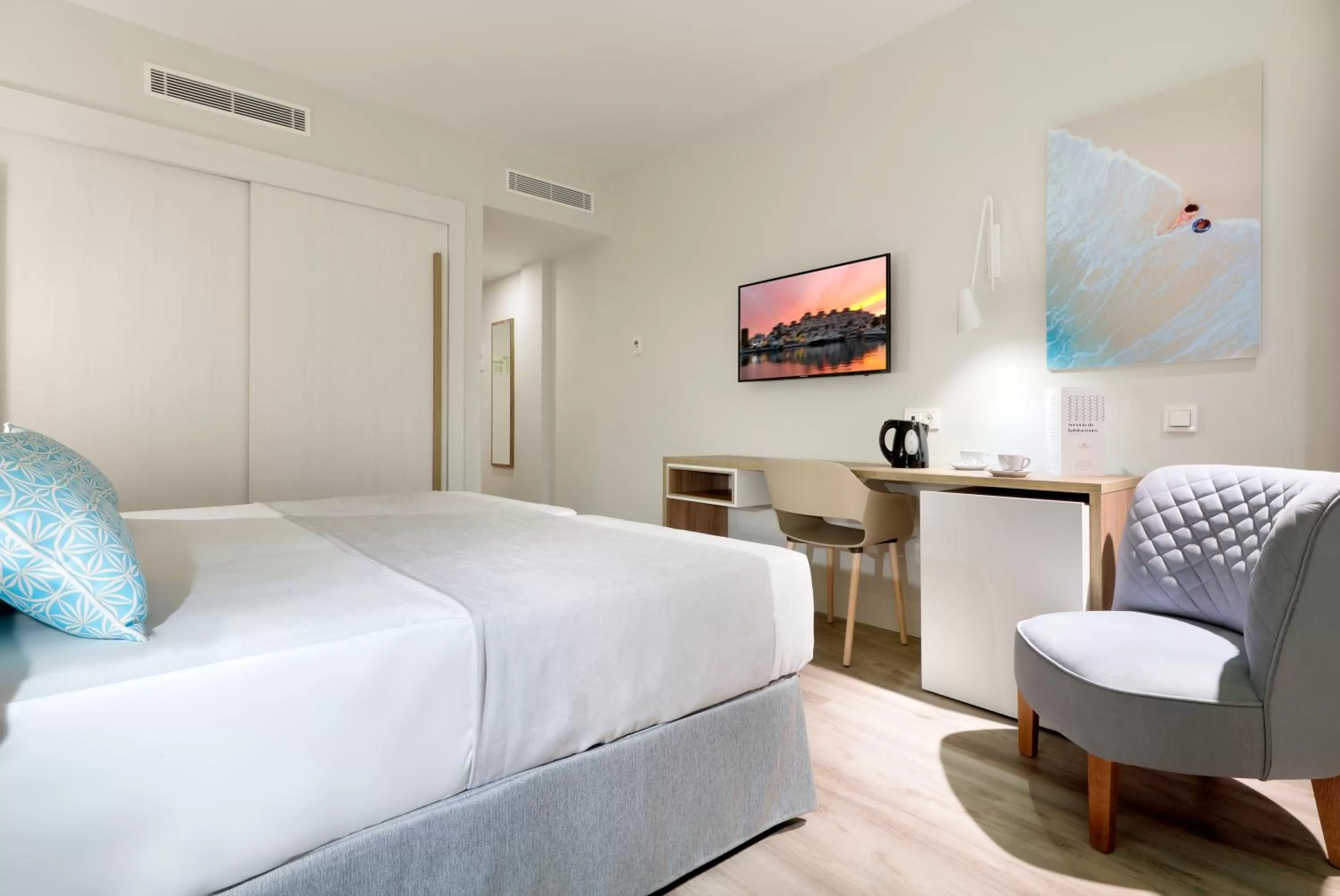 Photo of the whole room, Bed in Hotel Benalma Costa del Sol