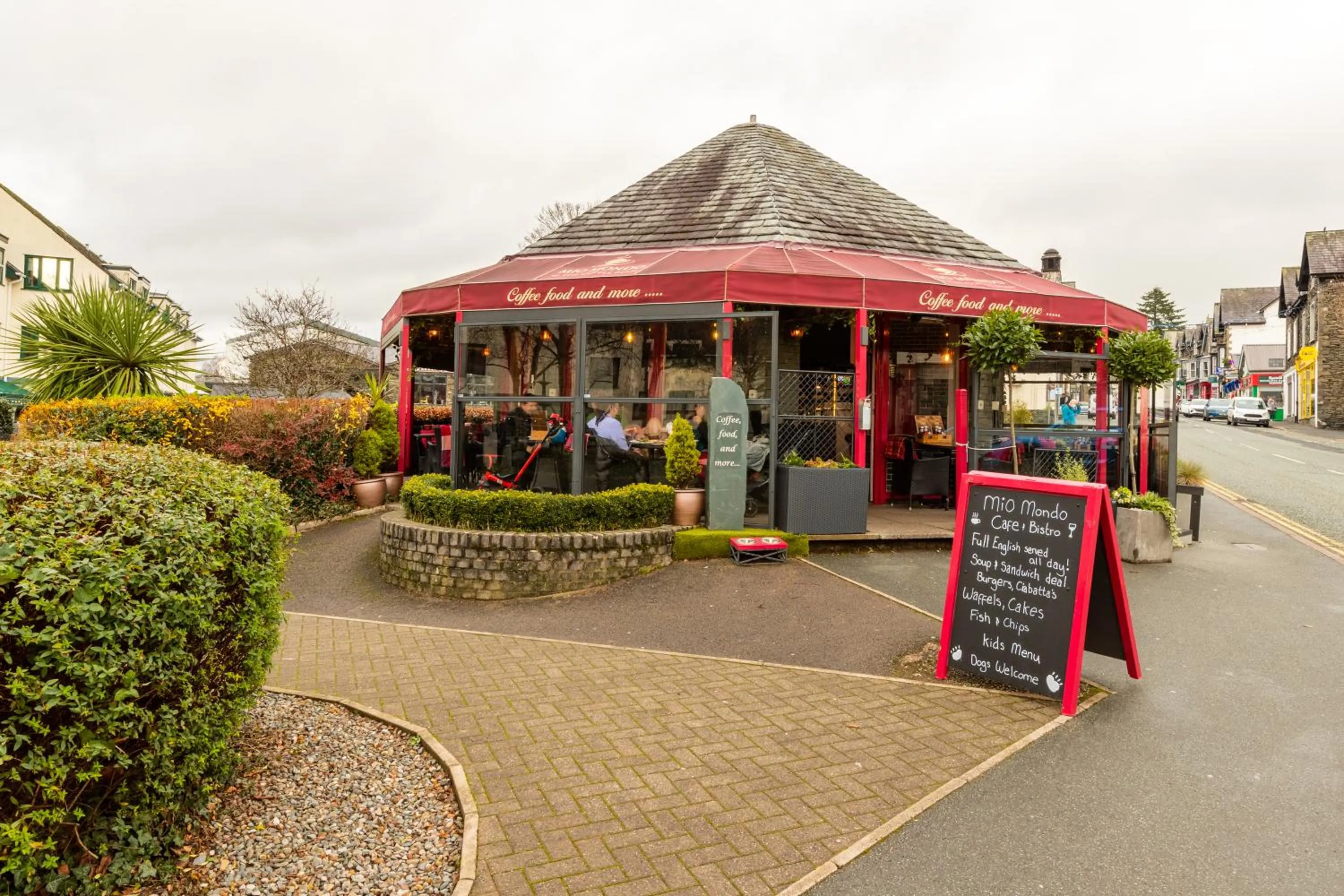 Restaurant/places to eat in Holly Lodge Guest House with FREE off site health club