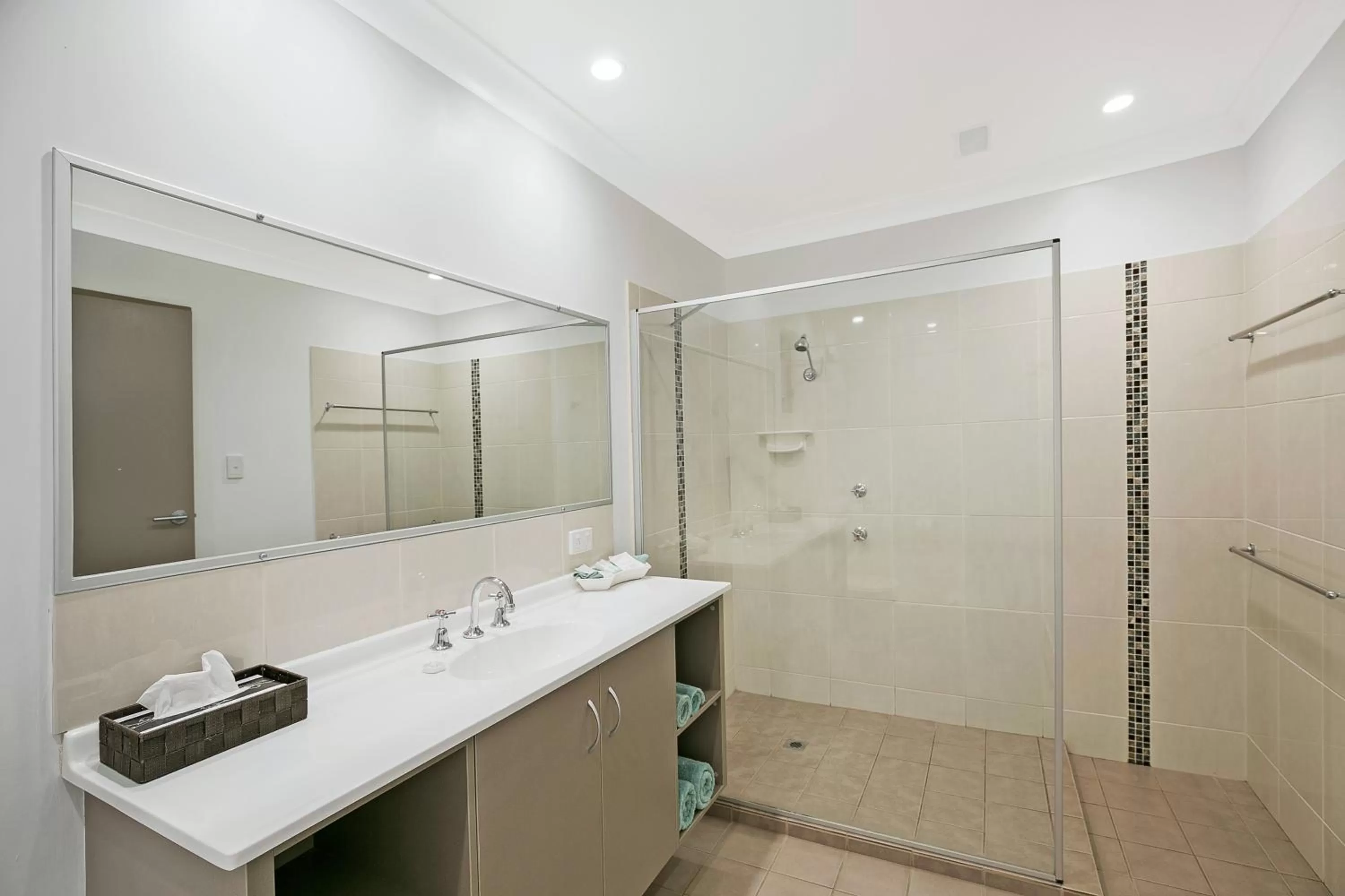 Bathroom in Sunray Motor Inn