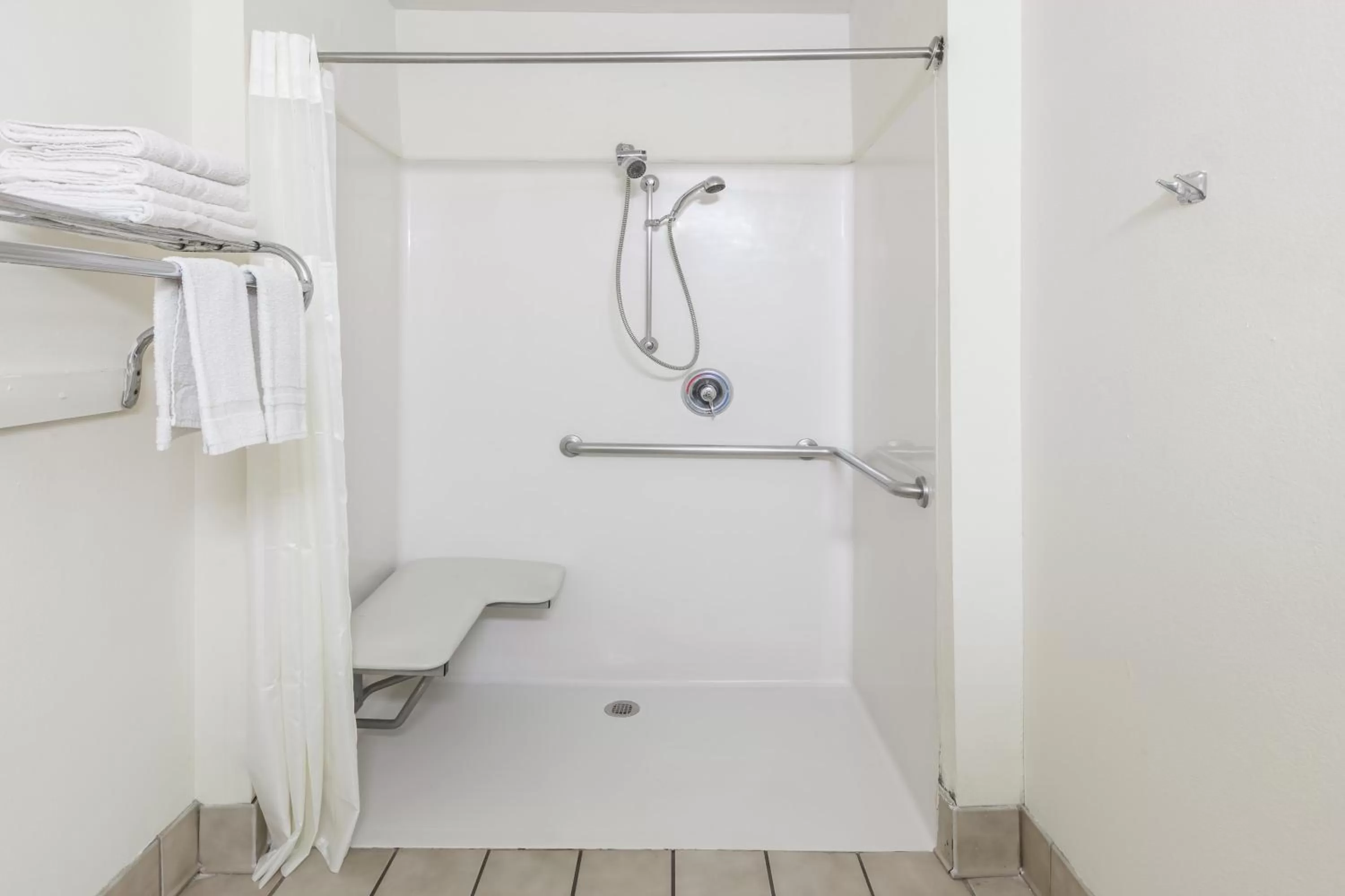 Super 8 by Wyndham Arlington Near AT&T Stadium