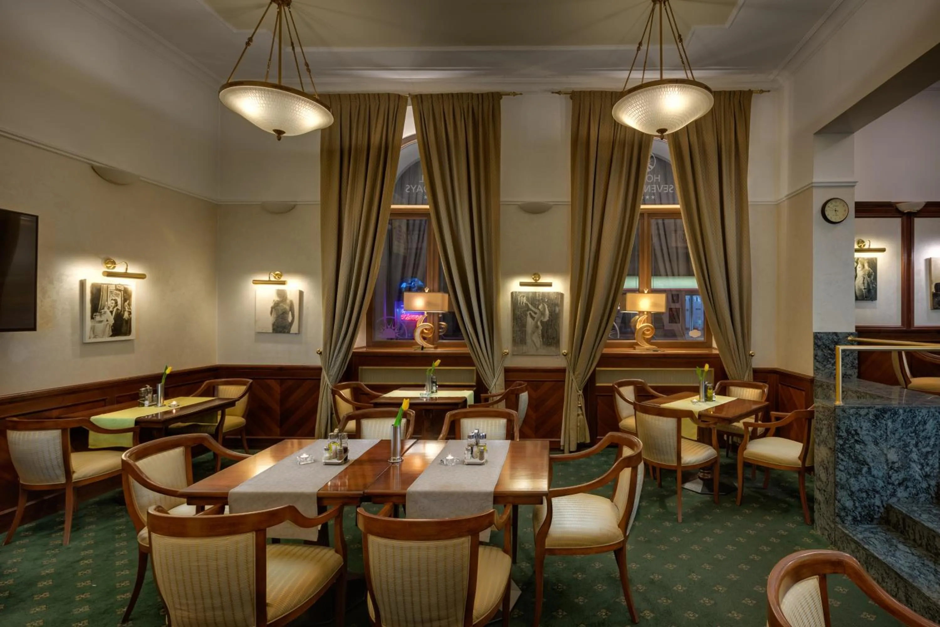 Restaurant/places to eat in Boutique Hotel Seven Days