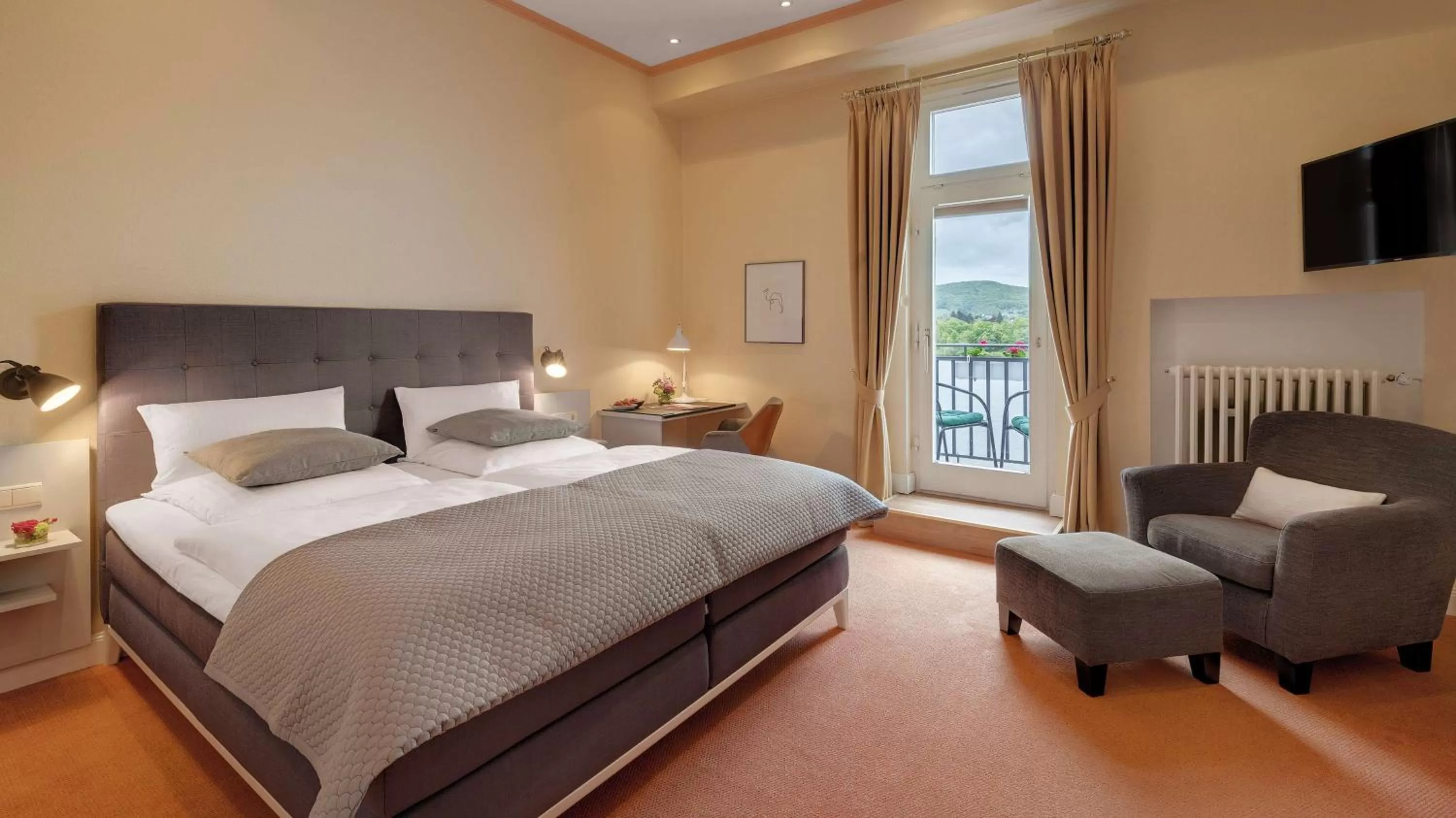 Bedroom, Bed in Rheinhotel Dreesen