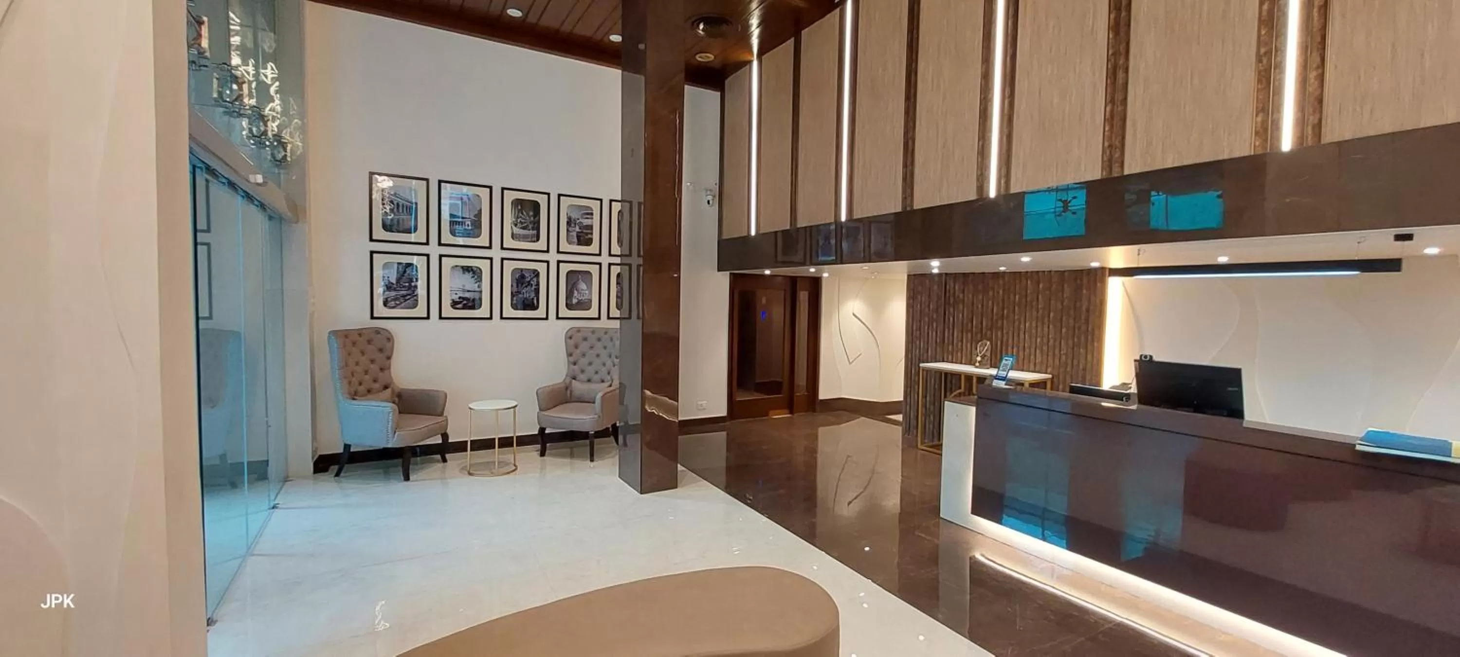 Property building in Lytton Hotel