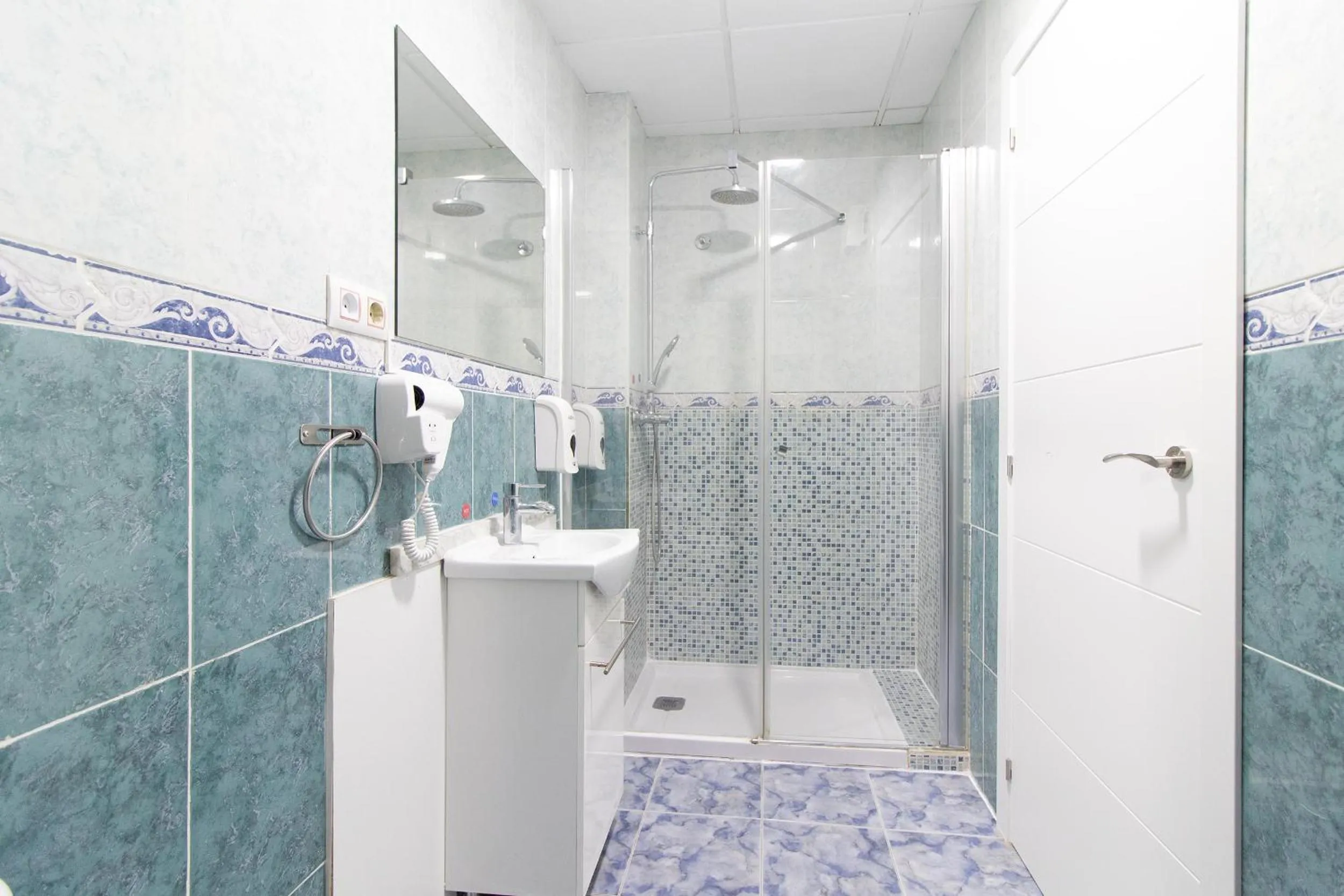 Shower in Hotel Sagunto