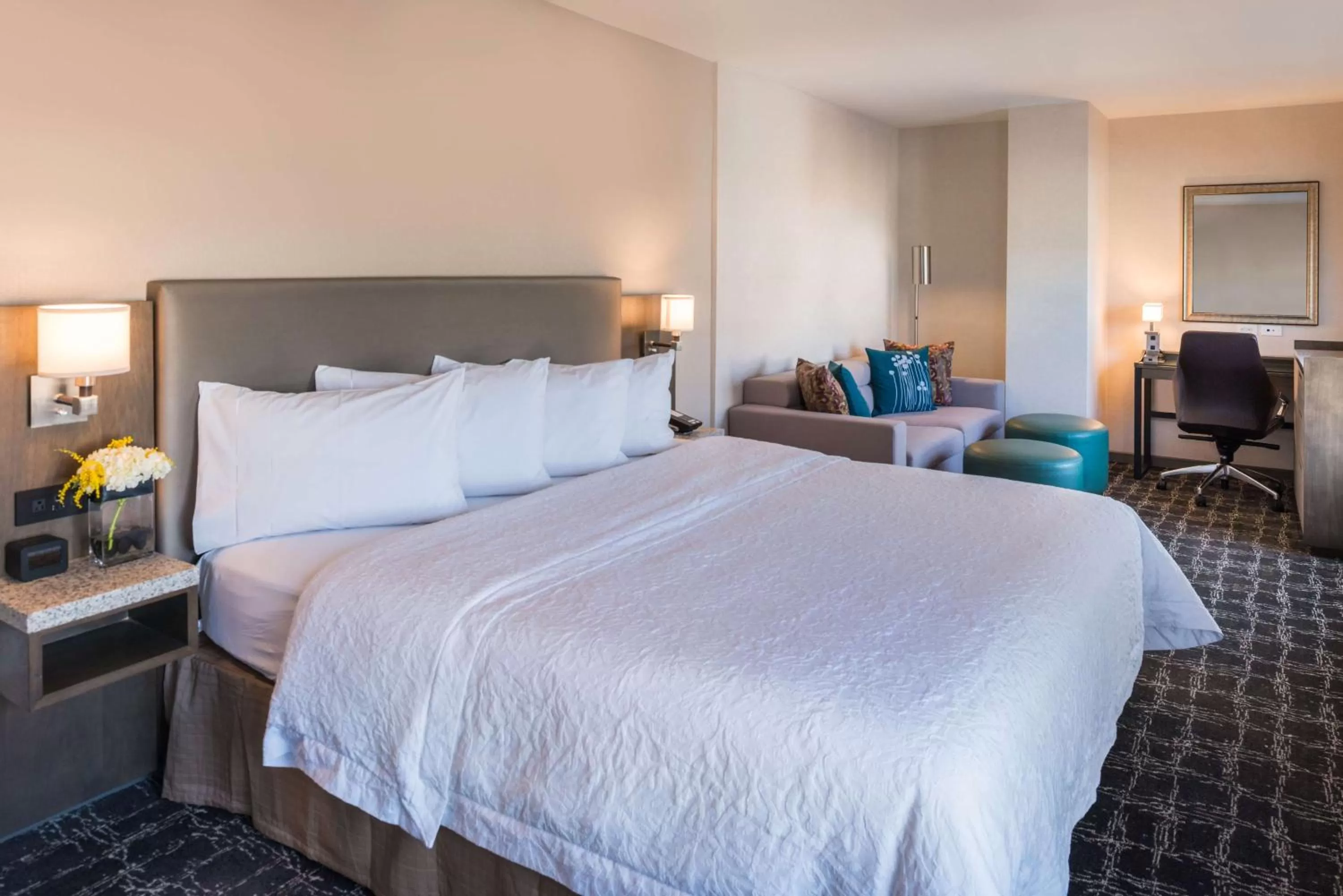 Bedroom, Bed in Hampton Inn San Francisco Downtown/Convention Center