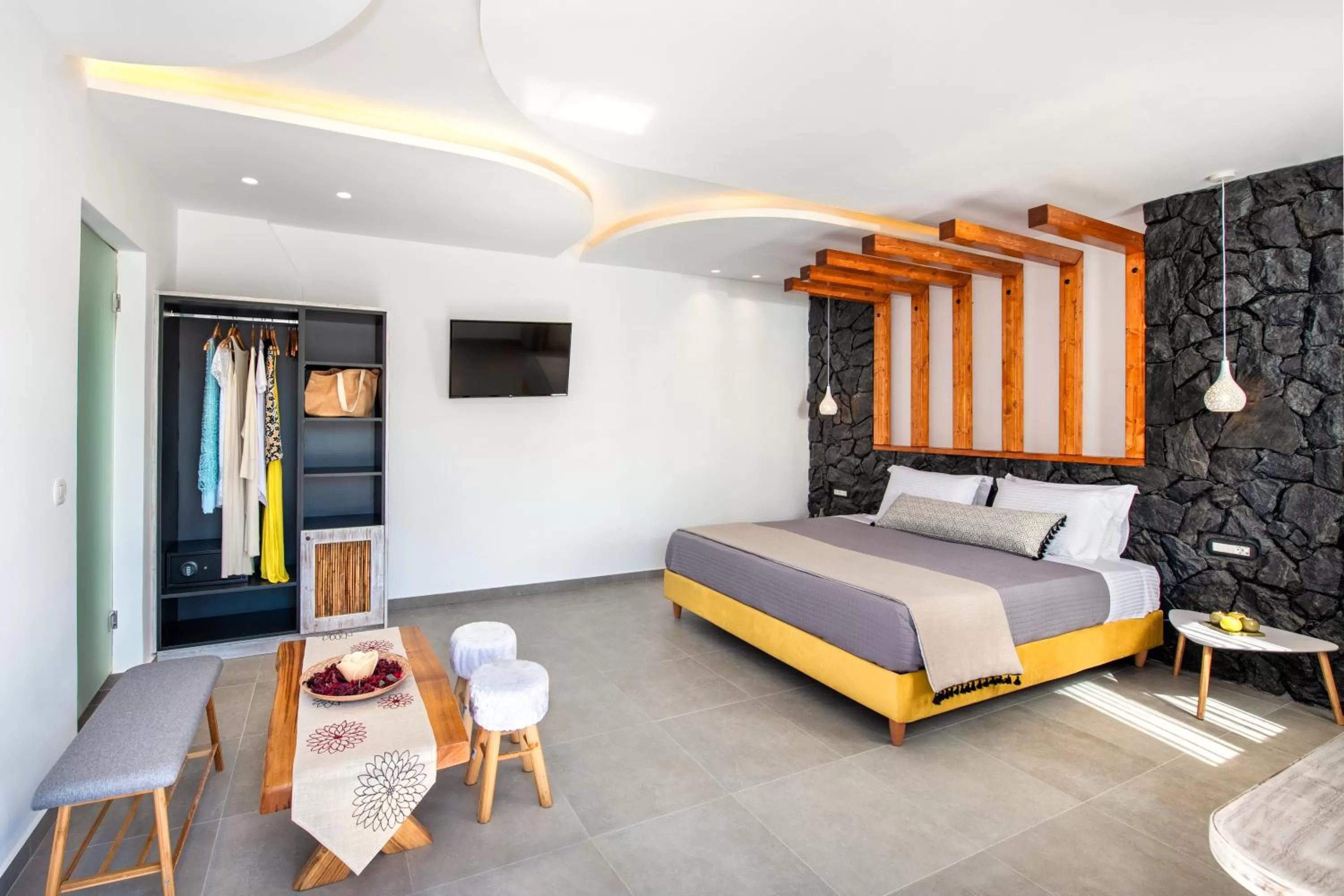 Photo of the whole room, Bed in Abasa Suites