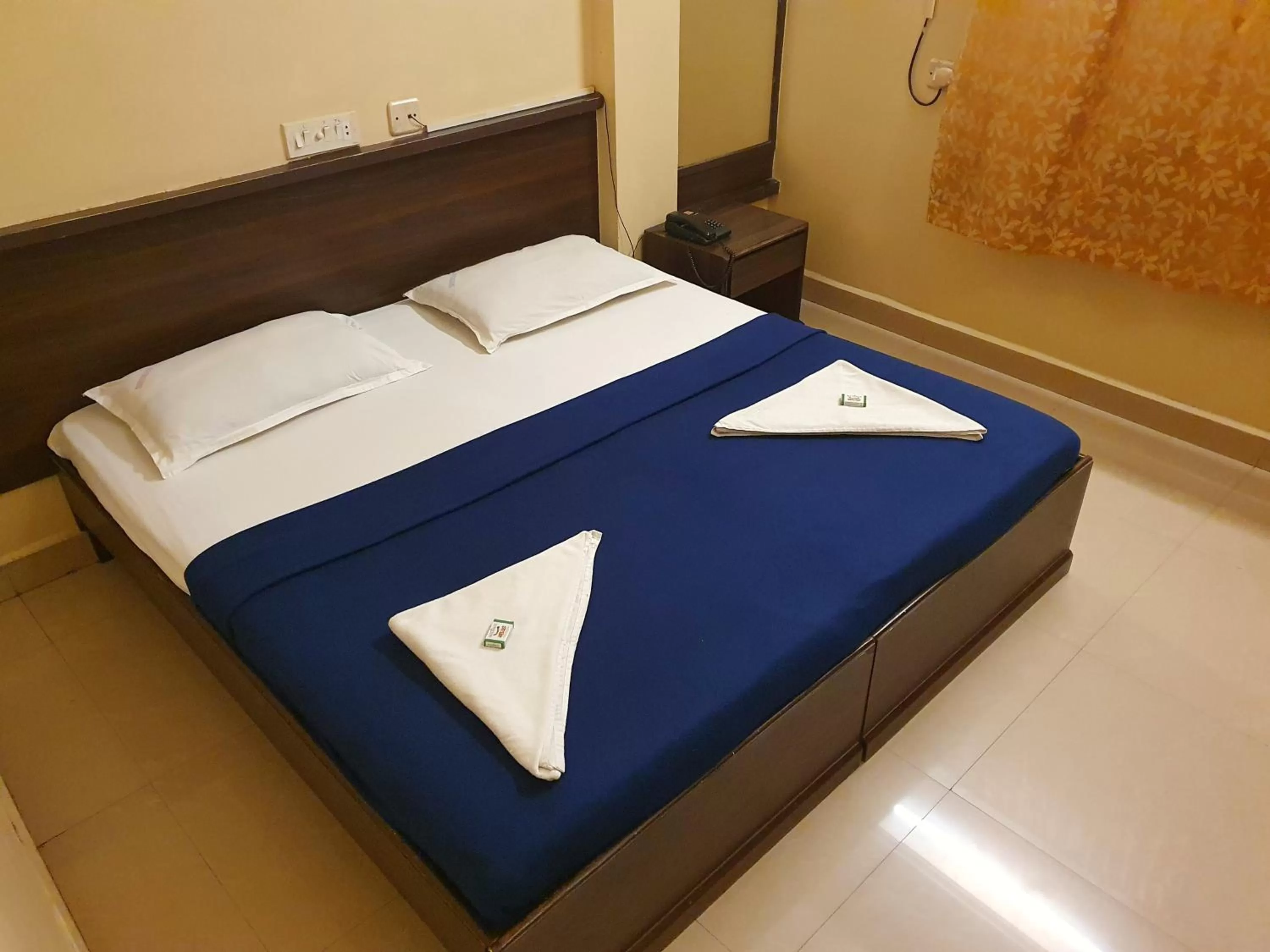 Bed in BHIMAS INN -Puratchi Thalaivar Dr M G Ramachandran Central Railway Station Chennai