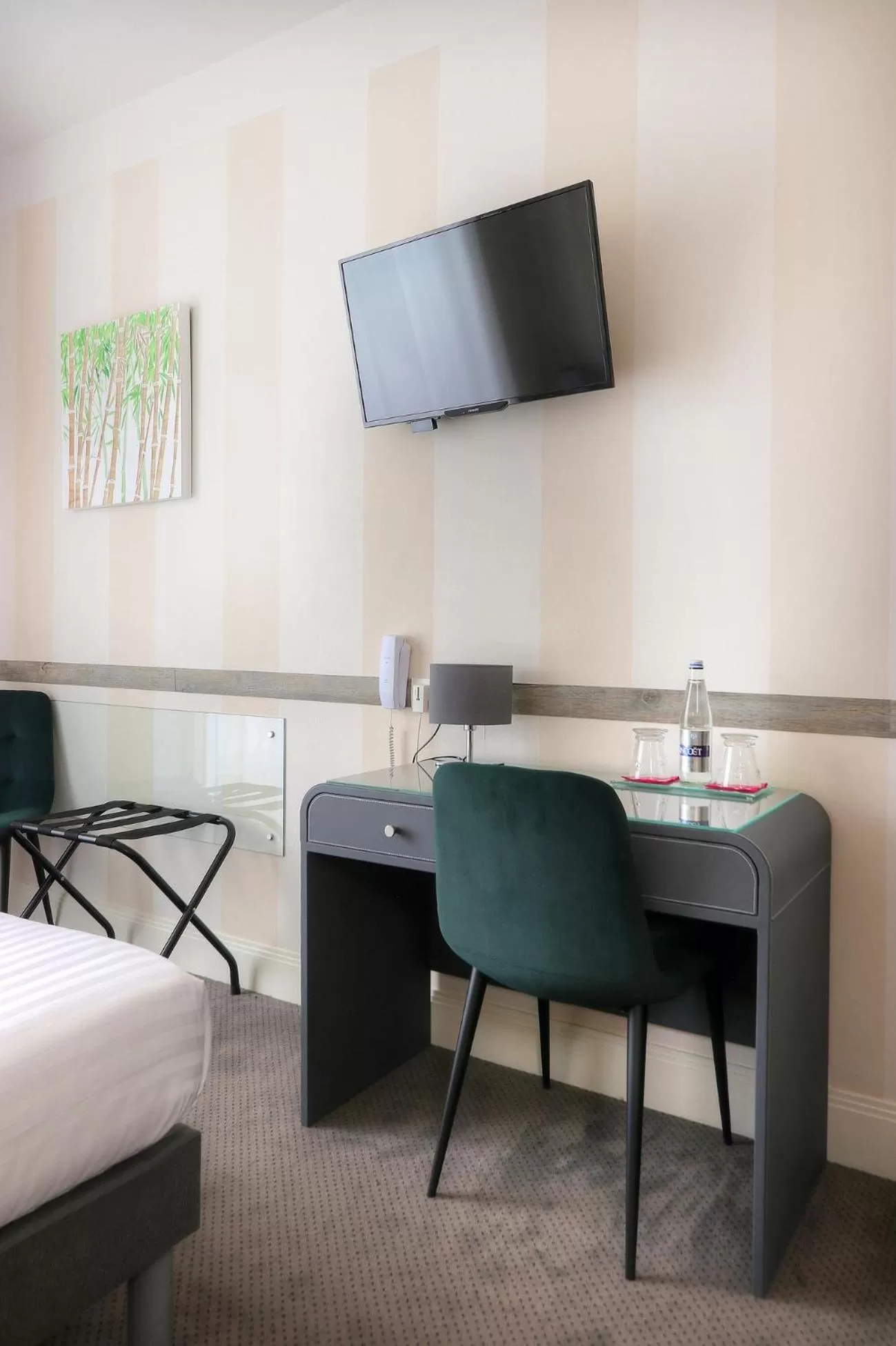 Bedroom in Best Western Hôtel Brittany La Baule Centre & Plages