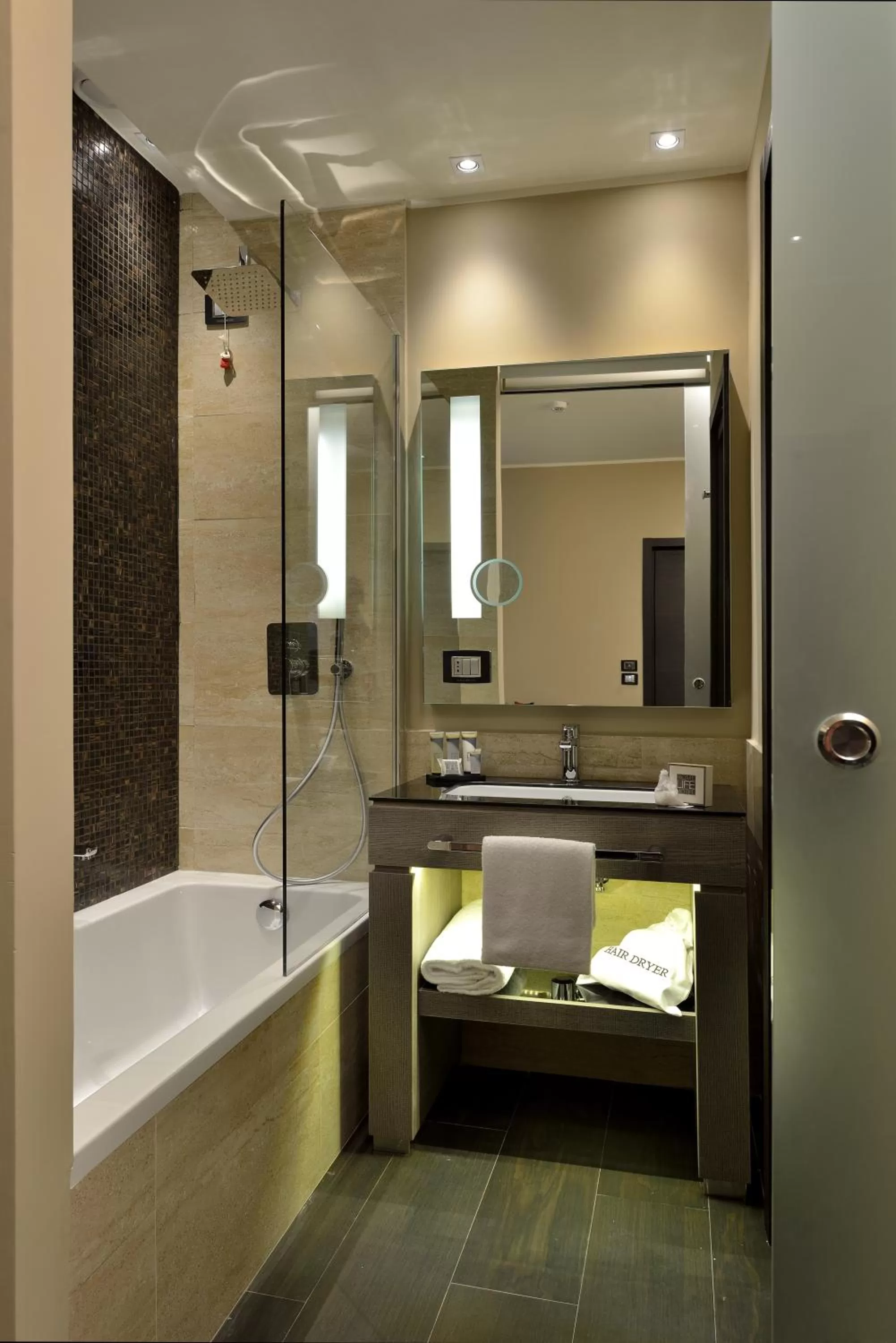 Bathroom in Rome Life Hotel