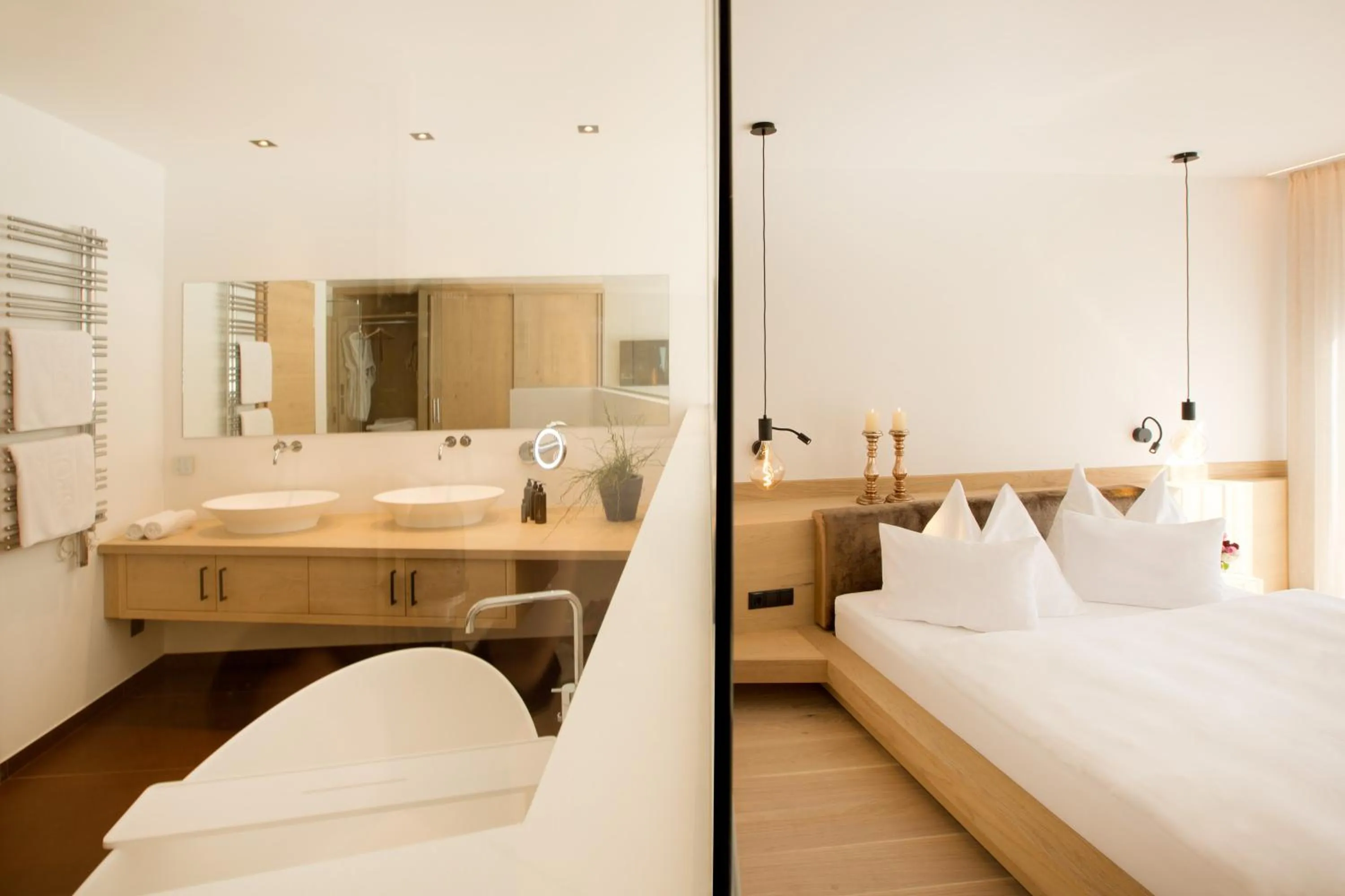 Bathroom, Bed in Geniesserhotel Minglers Sportalm 4 Sterne Superior