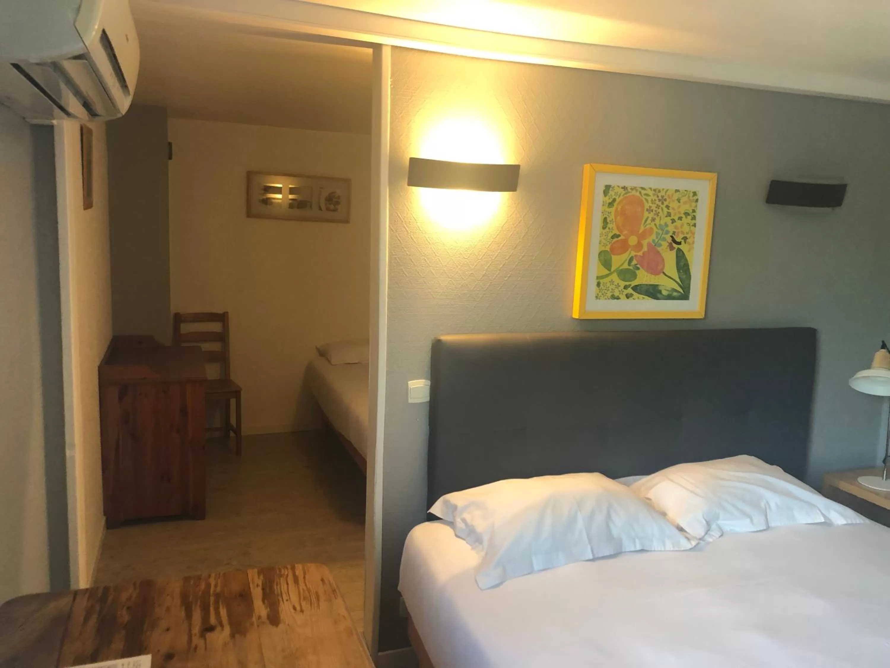 Photo of the whole room, Bed in Contact Hotel LE SUD Montpellier Aéroport Parc Expo Arena