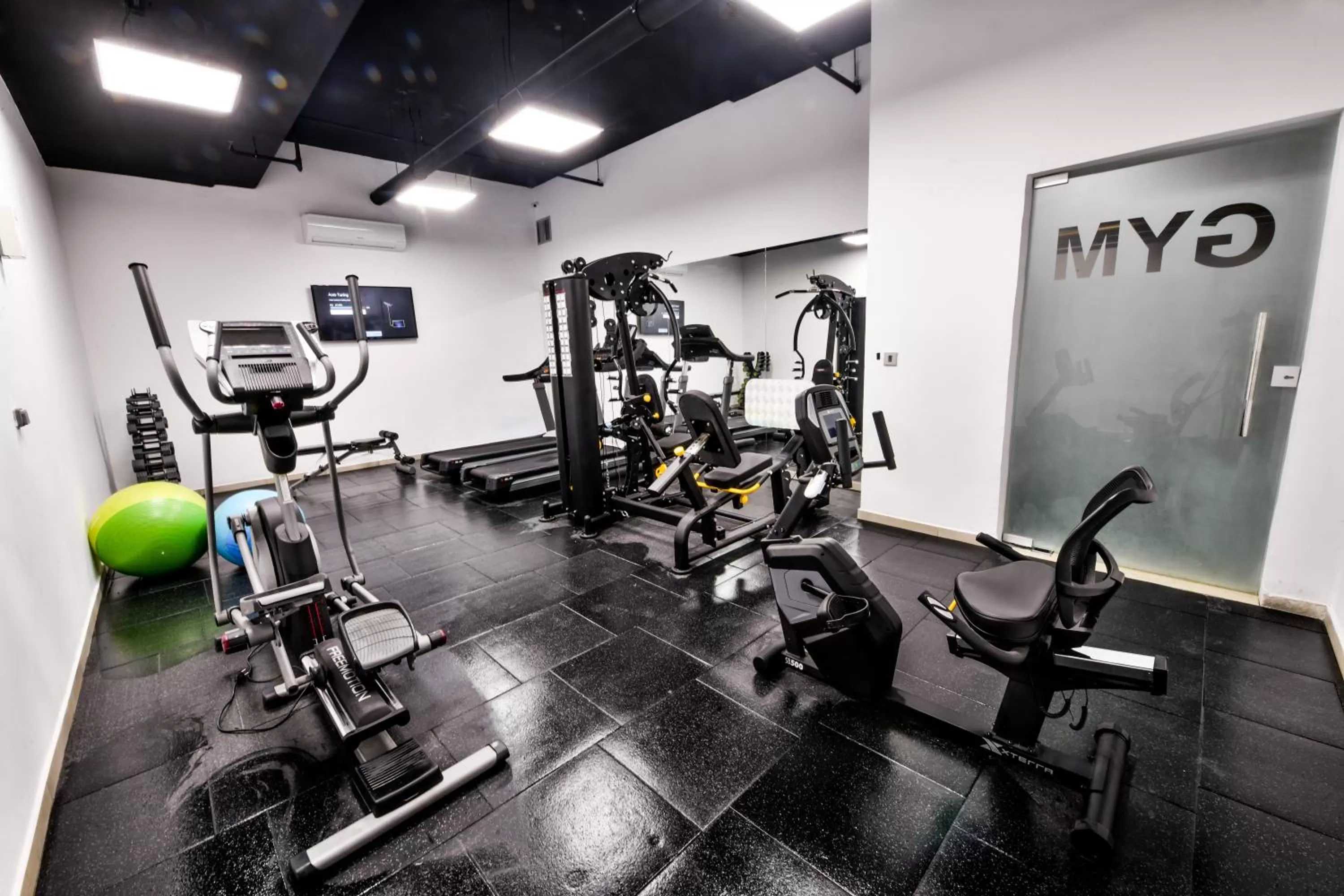 Fitness centre/facilities in Downtown Hotel Apartments