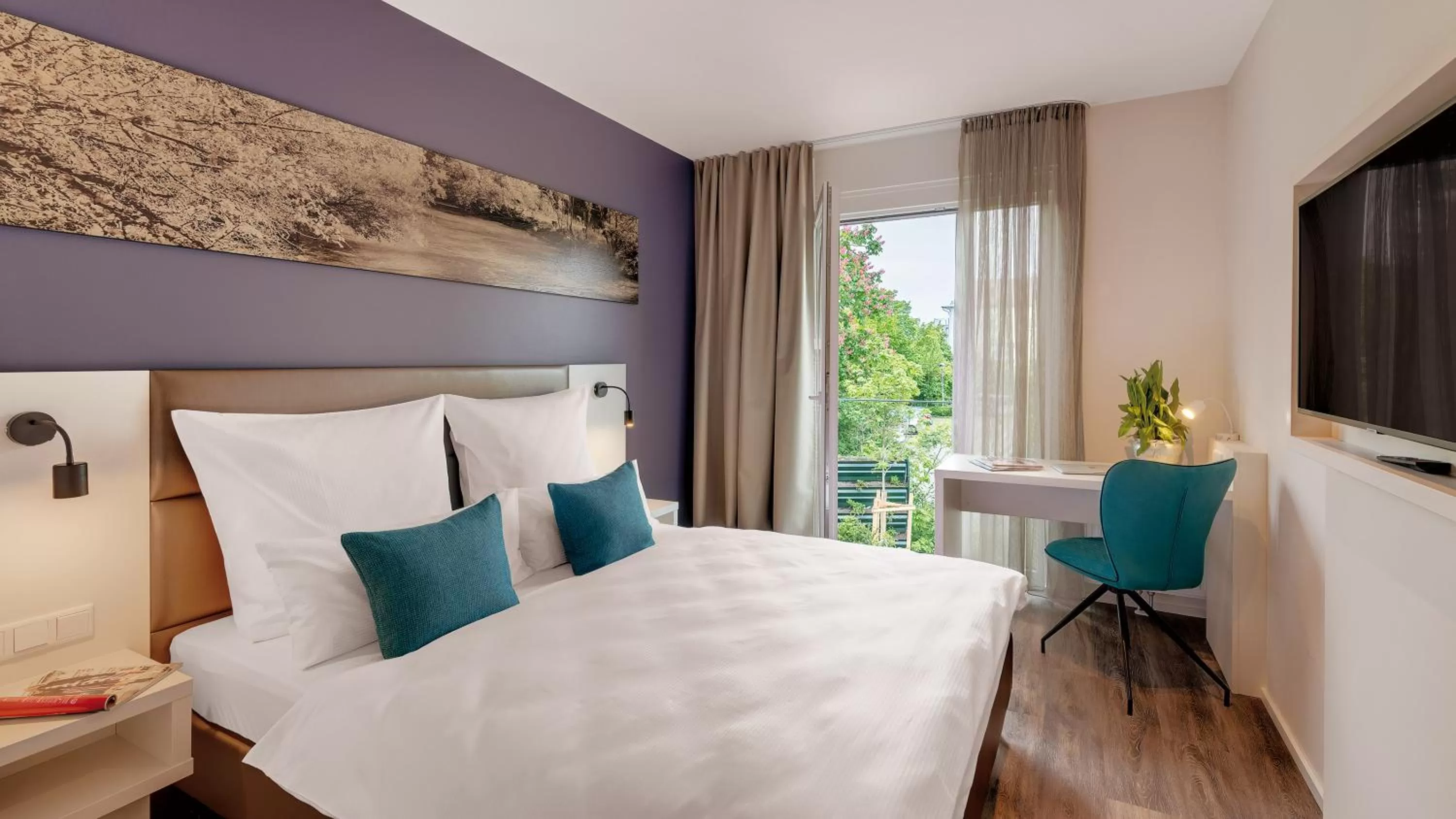 Photo of the whole room, Bed in Amper Art Hotel