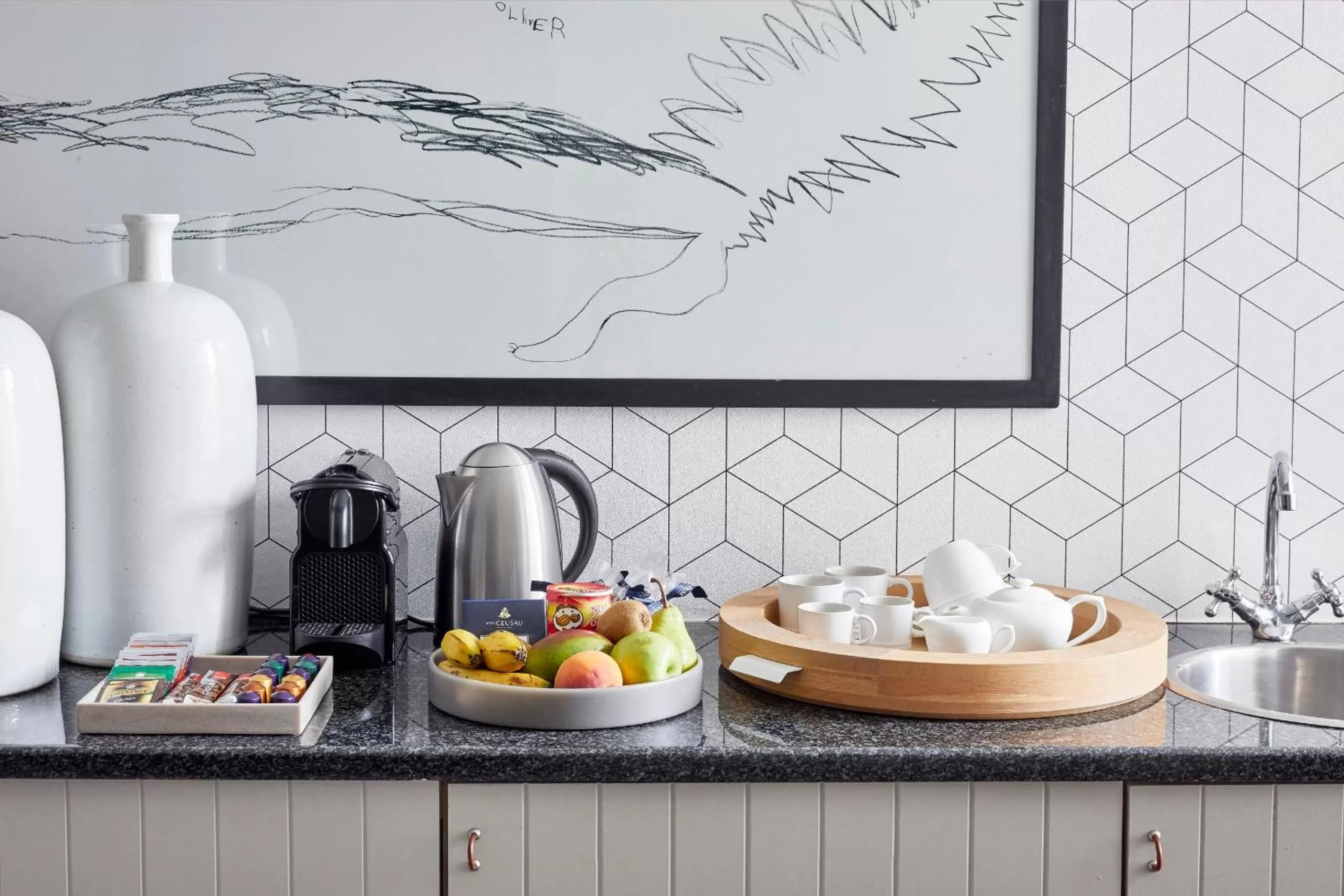 Coffee/tea facilities in The Thatch House Boutique Hotel, Hermanus