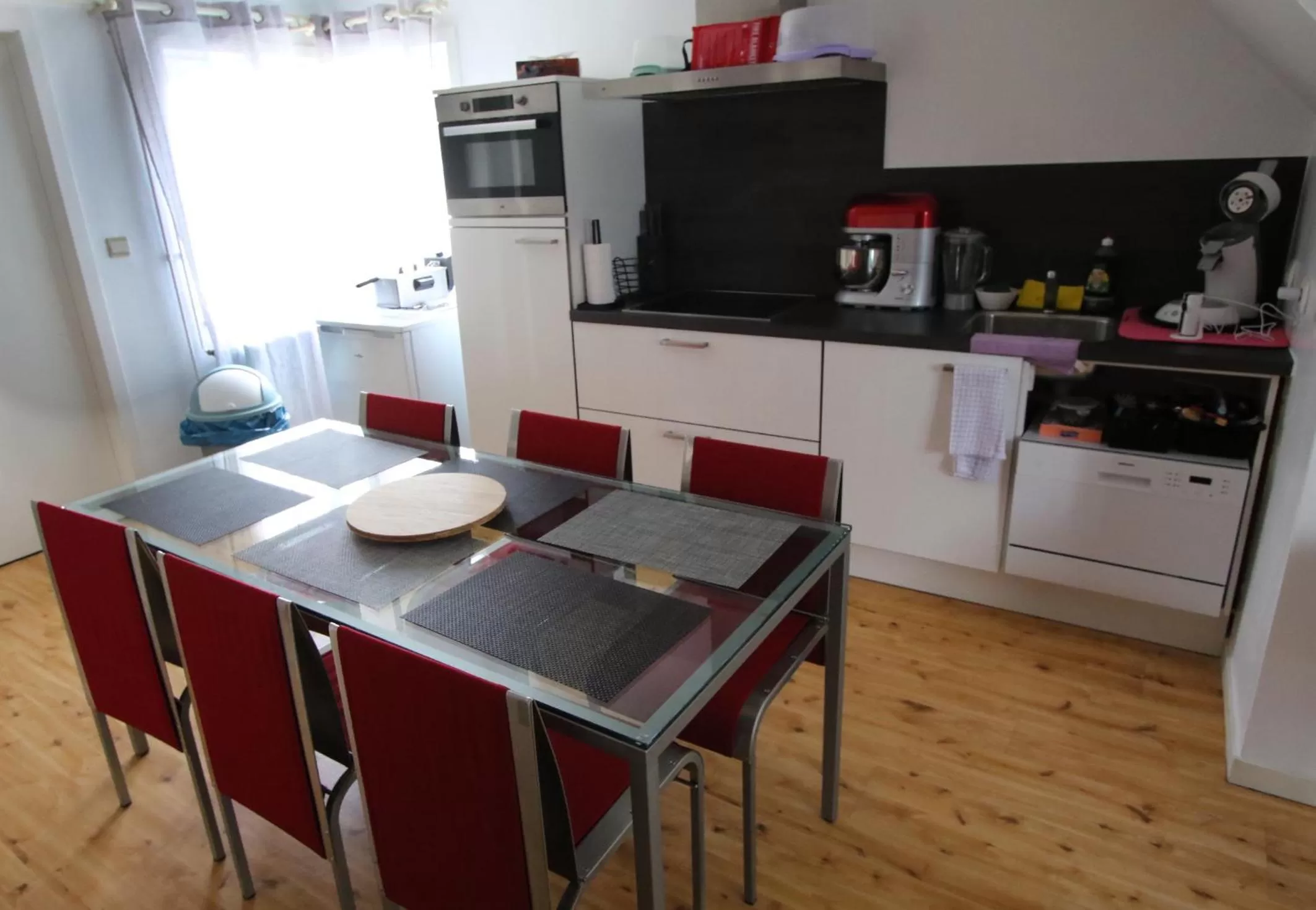 Kitchen or kitchenette in Chambre d'hôte Blankenberge