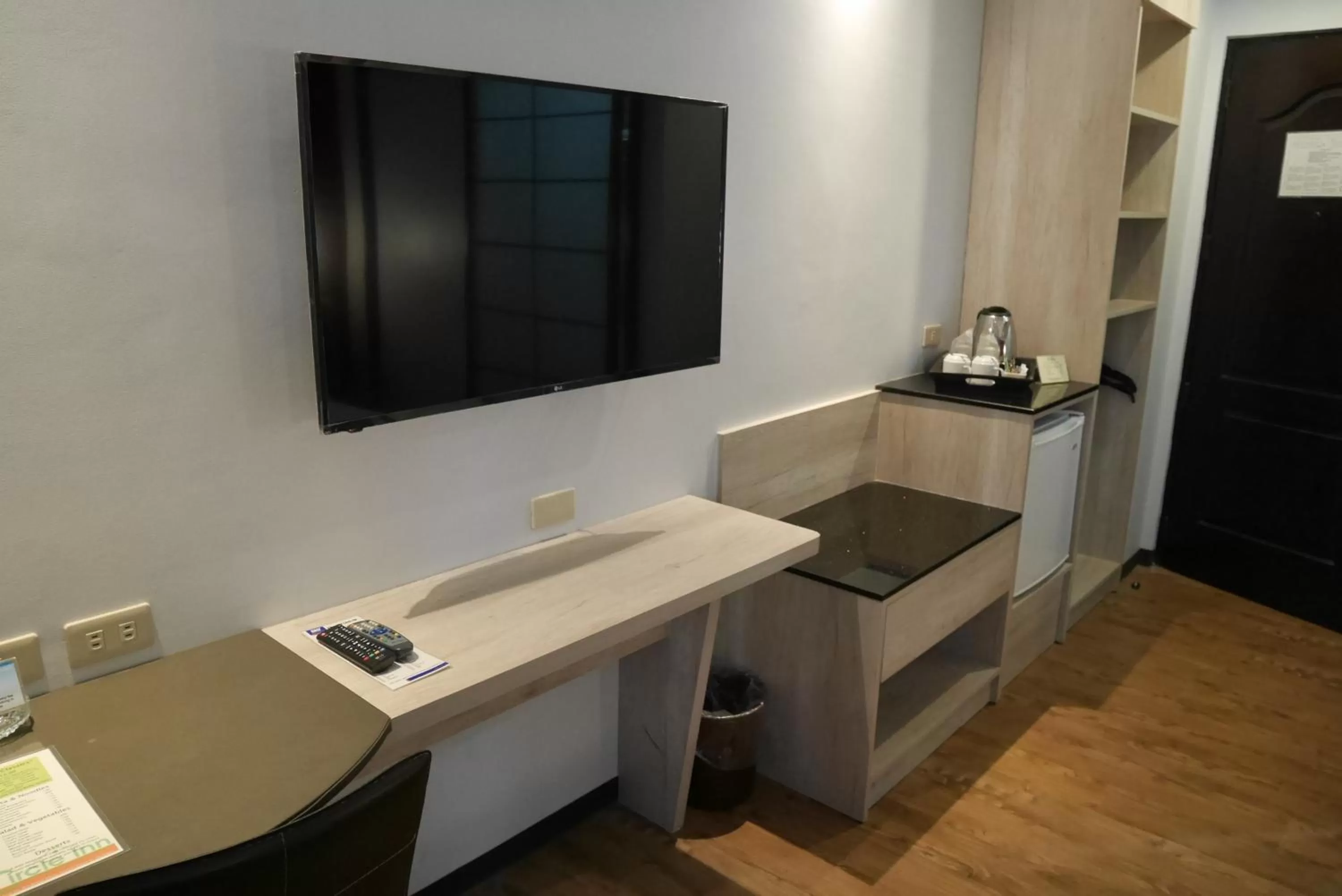 TV and multimedia in Circle Inn Hotel and Suites Bacolod