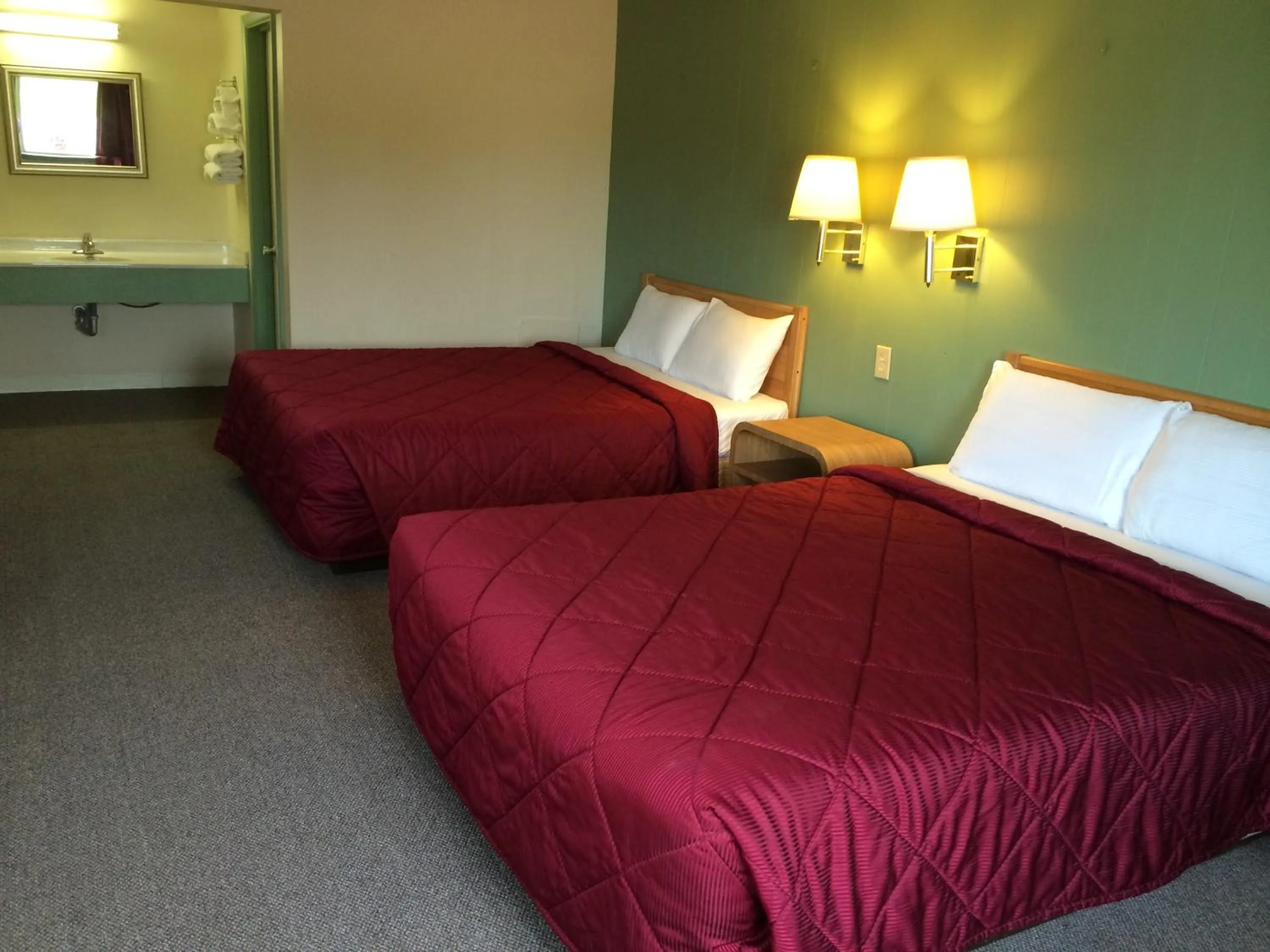 Bed in Super 7 Motel