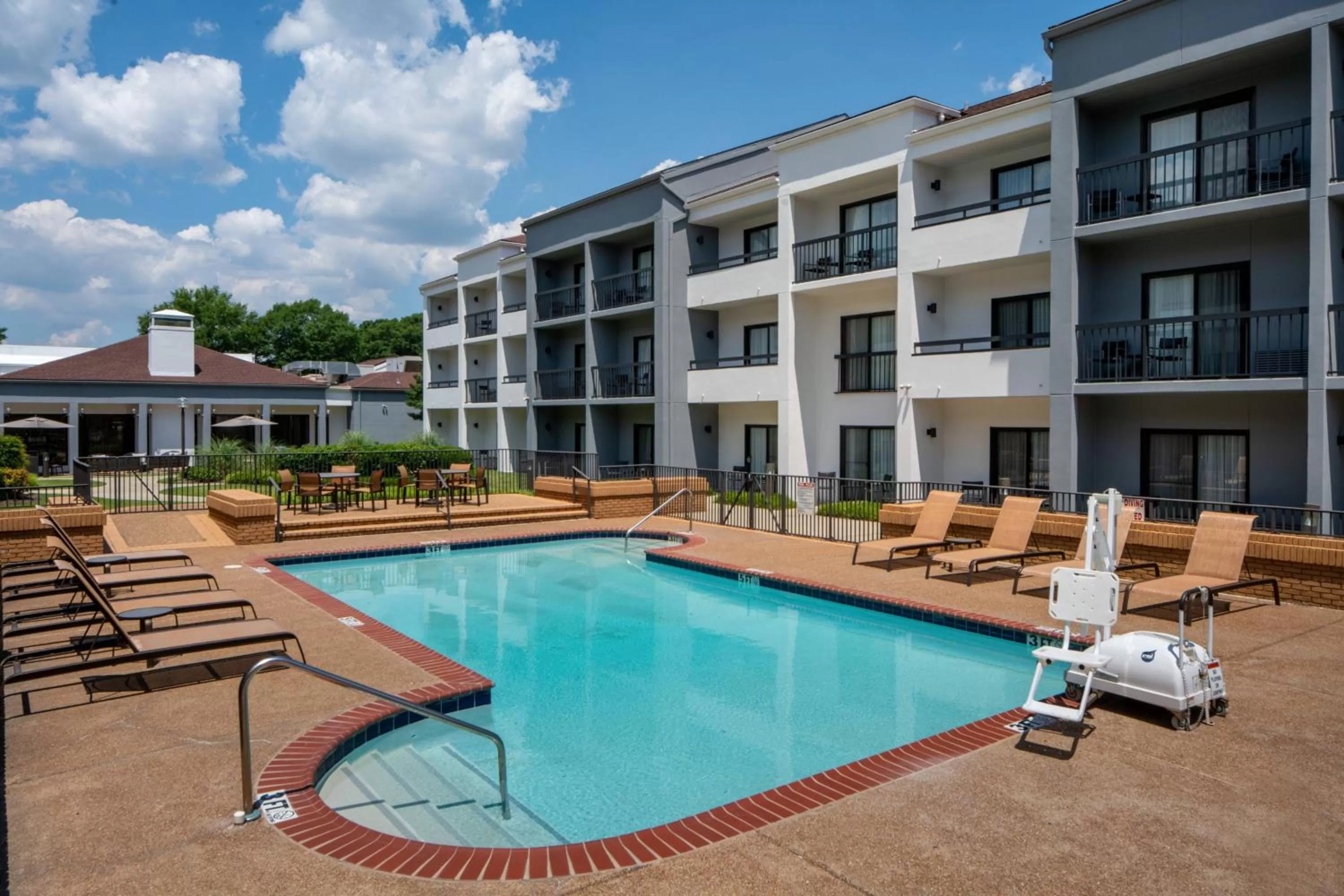 Courtyard by Marriott Memphis East/Park Avenue