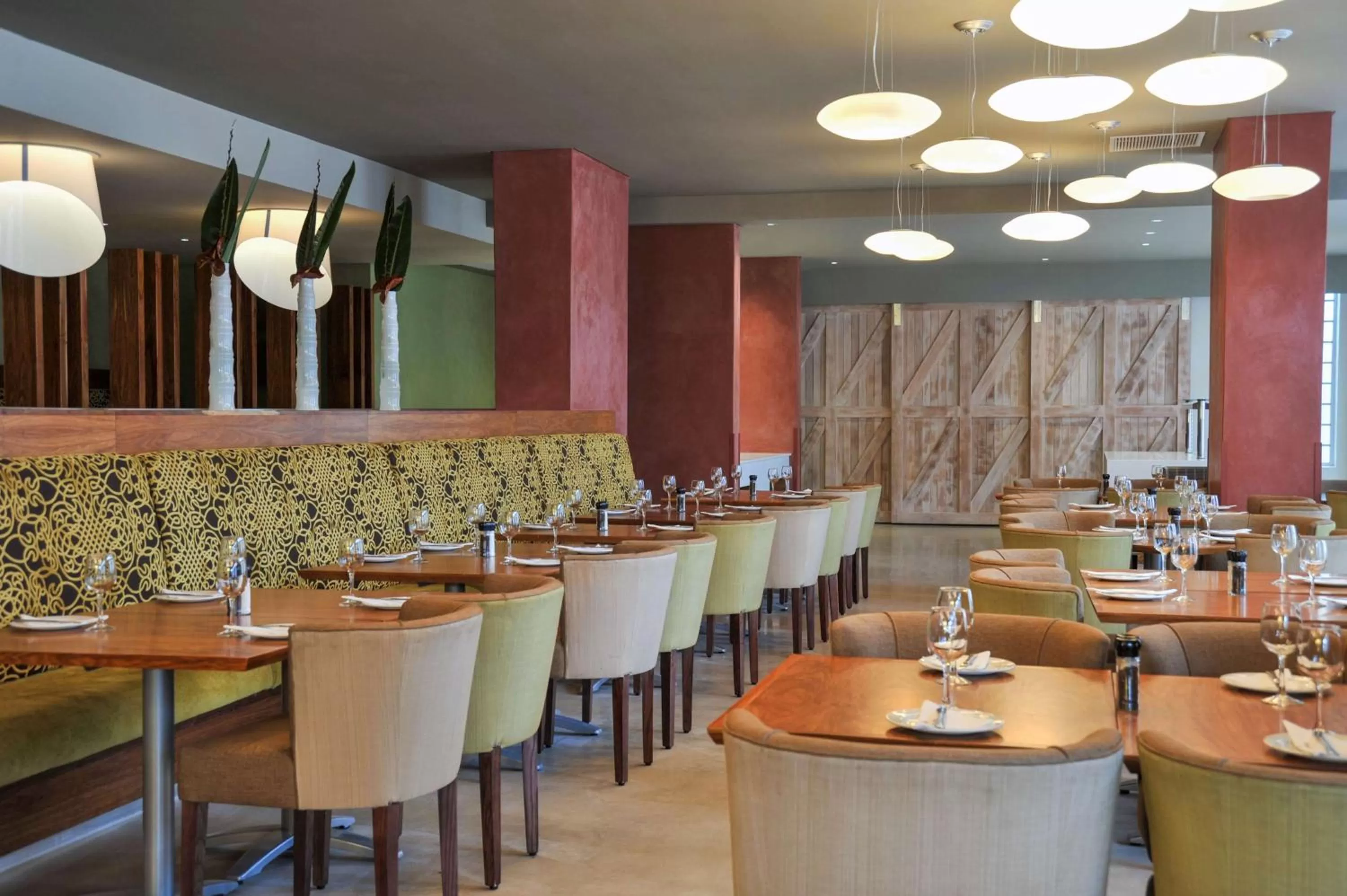 Restaurant/places to eat in Garden Court Victoria Junction