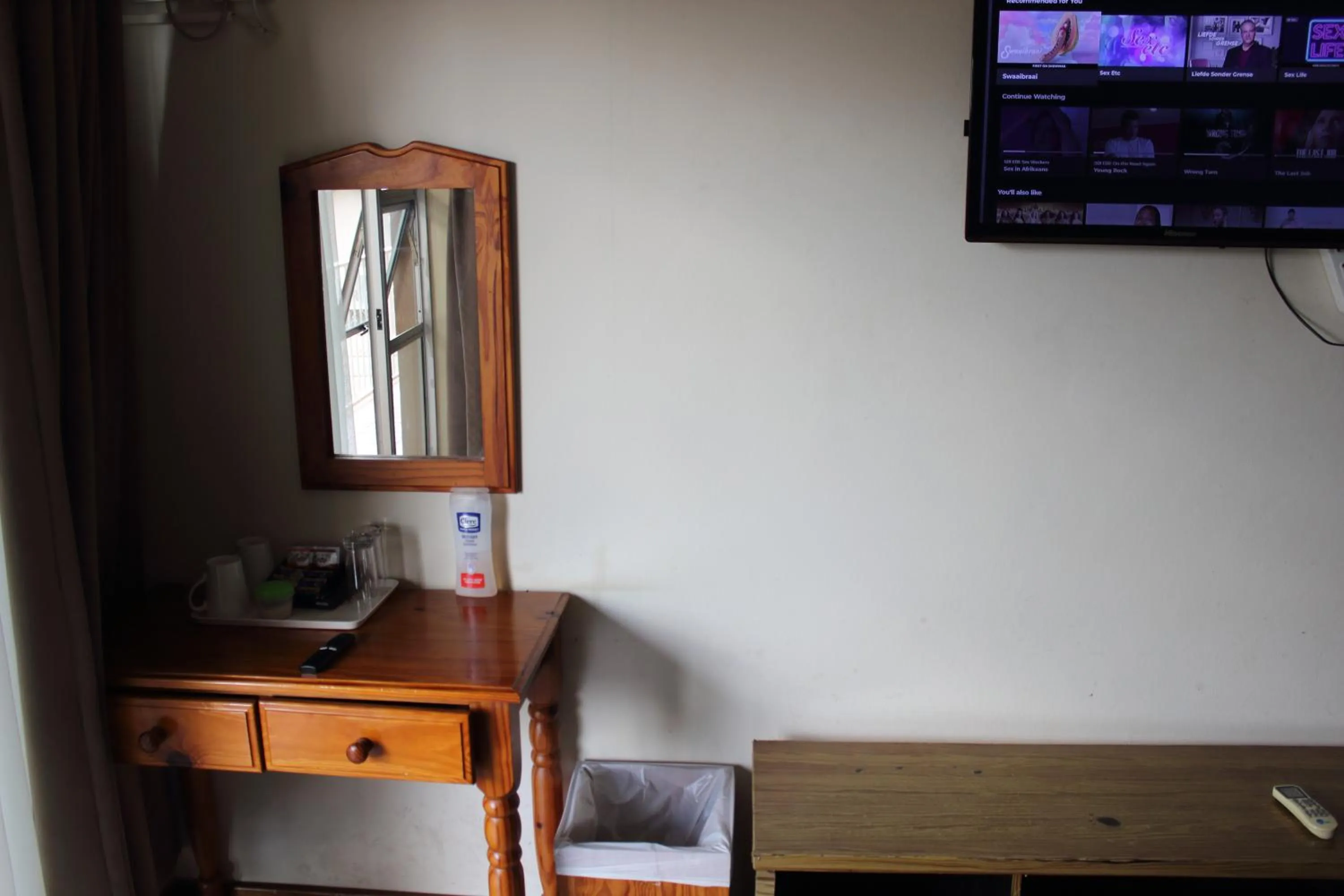 TV and multimedia in Purple Olive Guest House