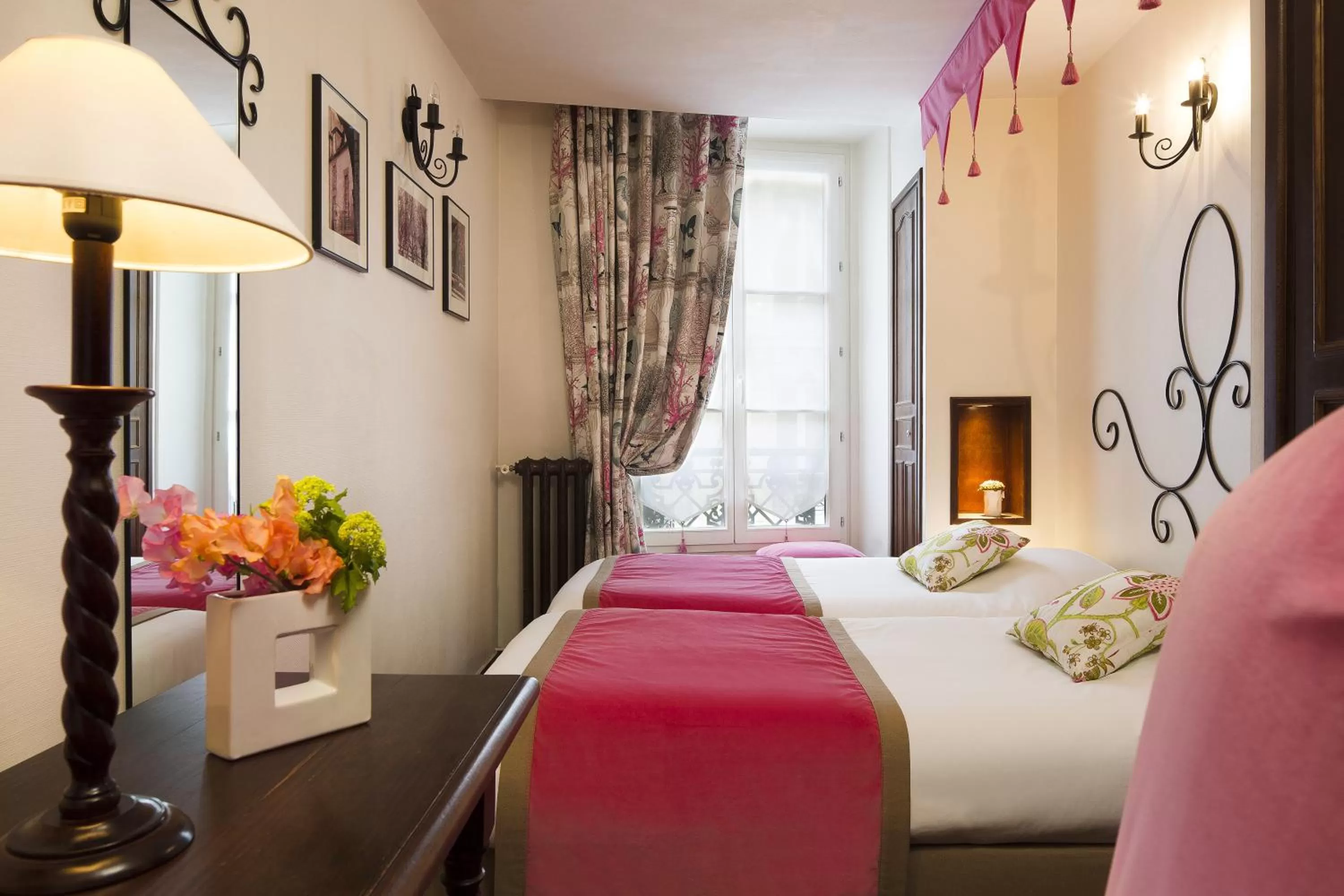 Bedroom, Bed in Castex Hotel