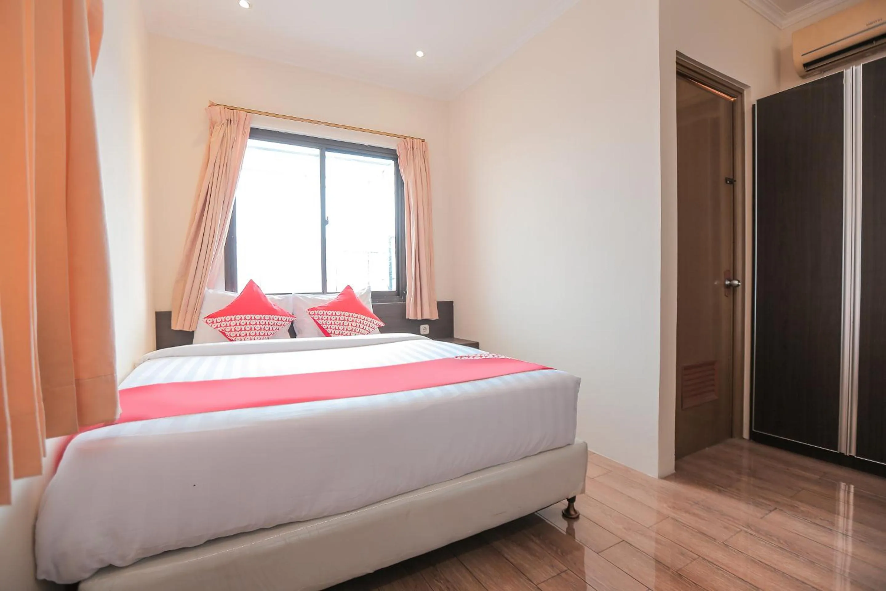 Bedroom, Bed in Capital O 141 Fatmawati Cozy Residence