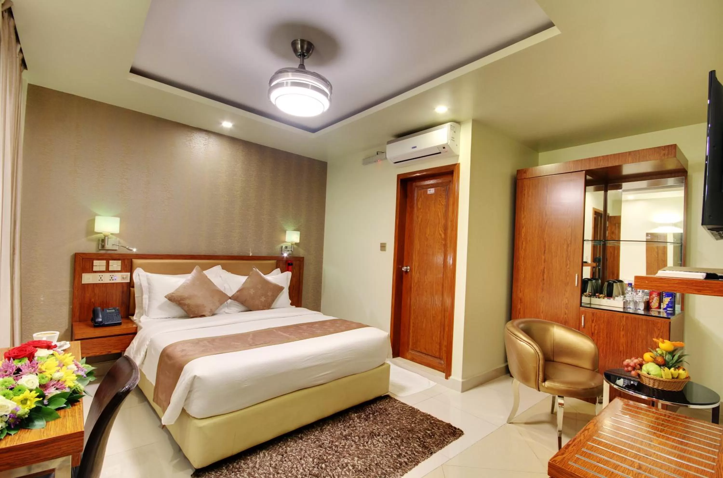 Photo of the whole room, Bed in Unima Grand