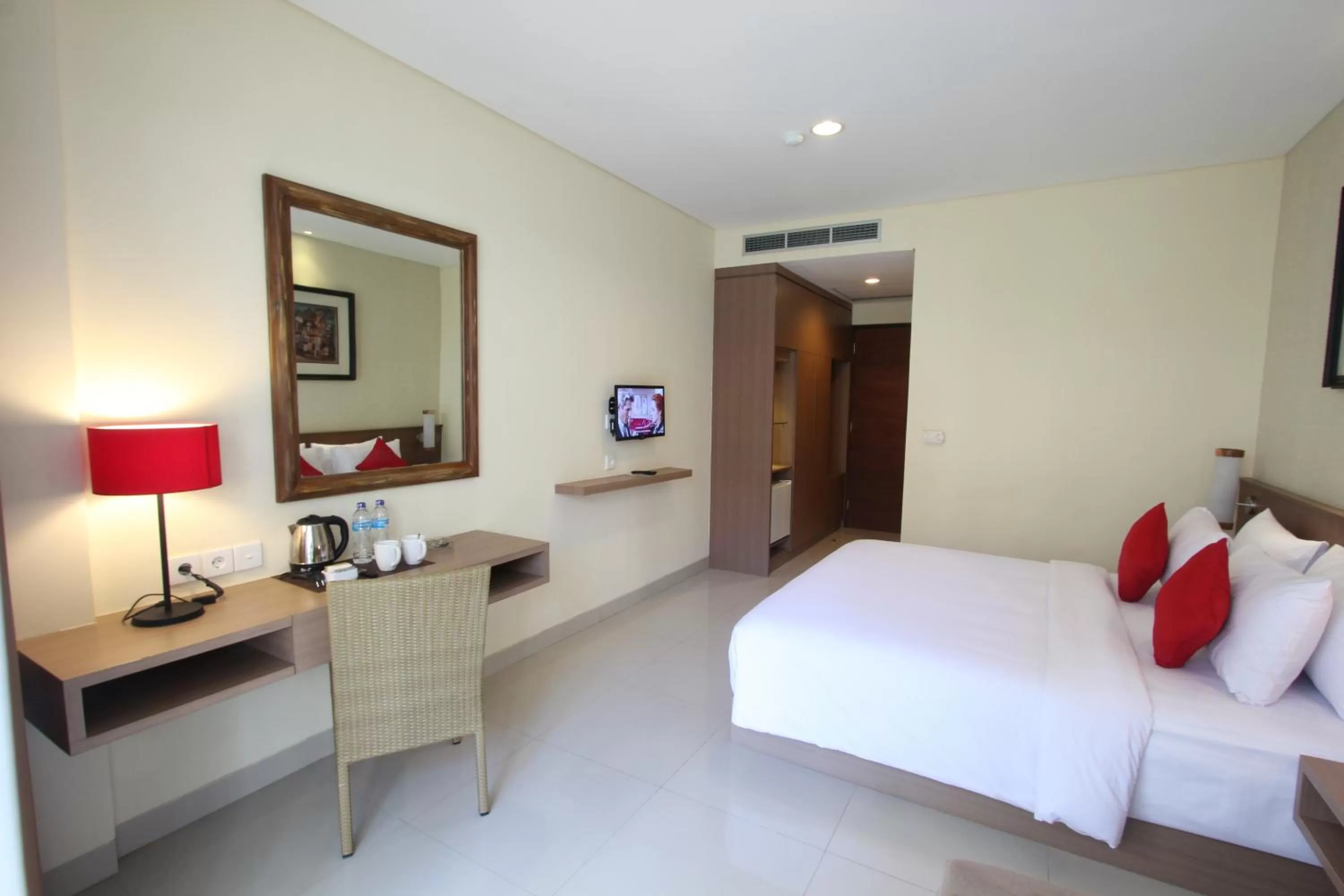 Bedroom, Bed in Grand La Walon Hotel