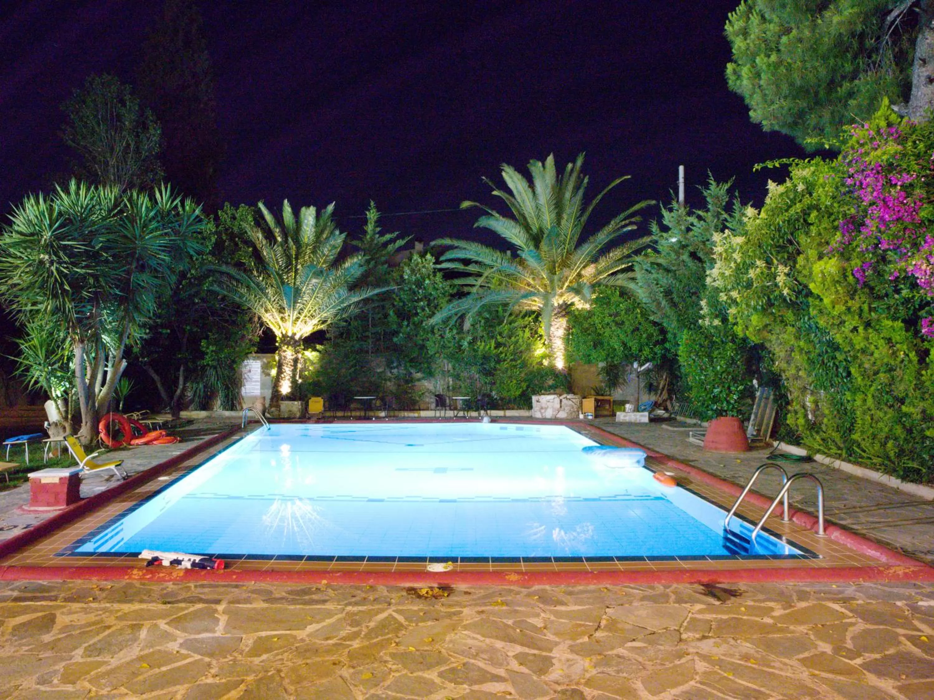 Swimming pool in Thomas Beach Hotel