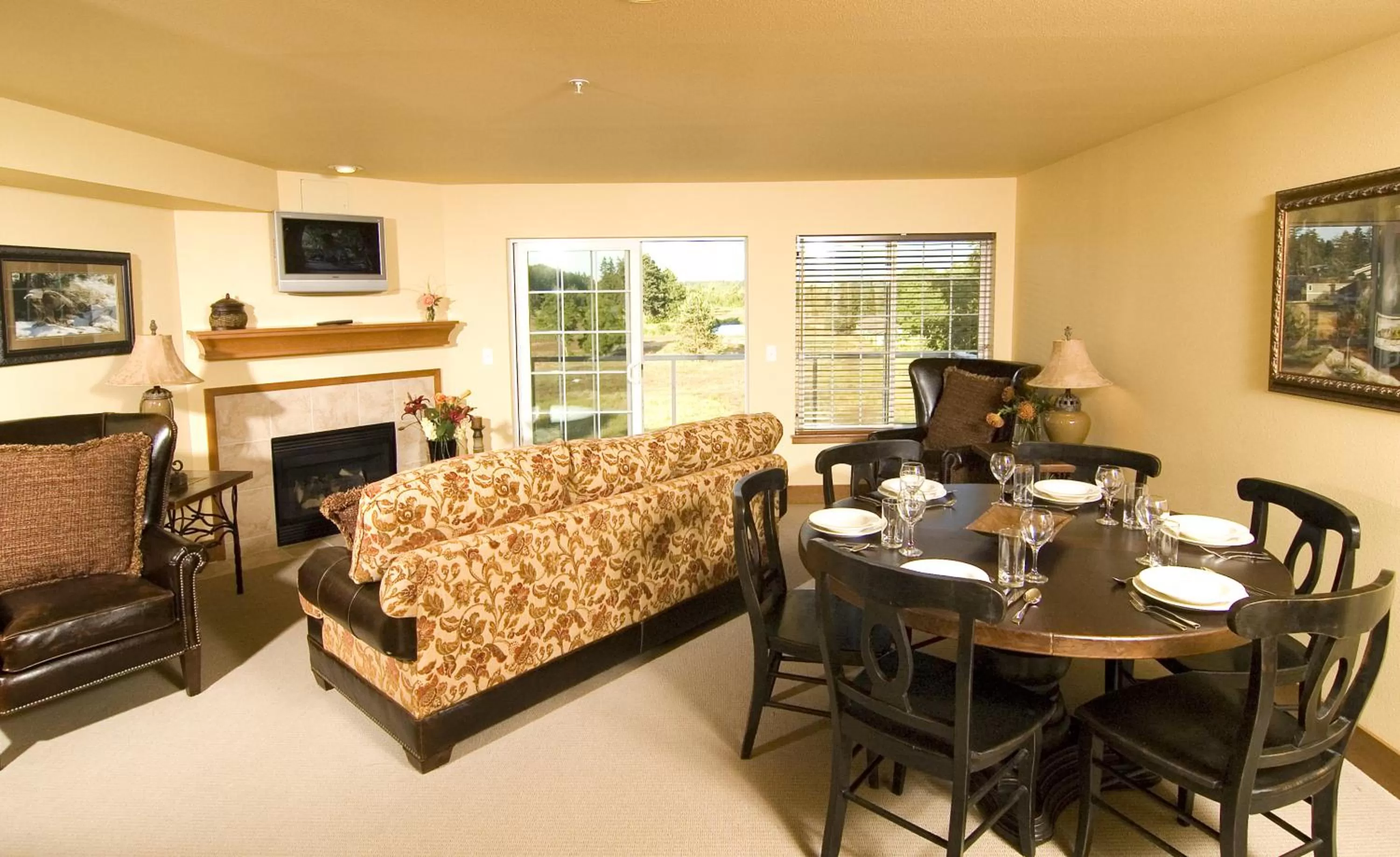 Seating area in Raintree's Sandcastle, Birch Bay