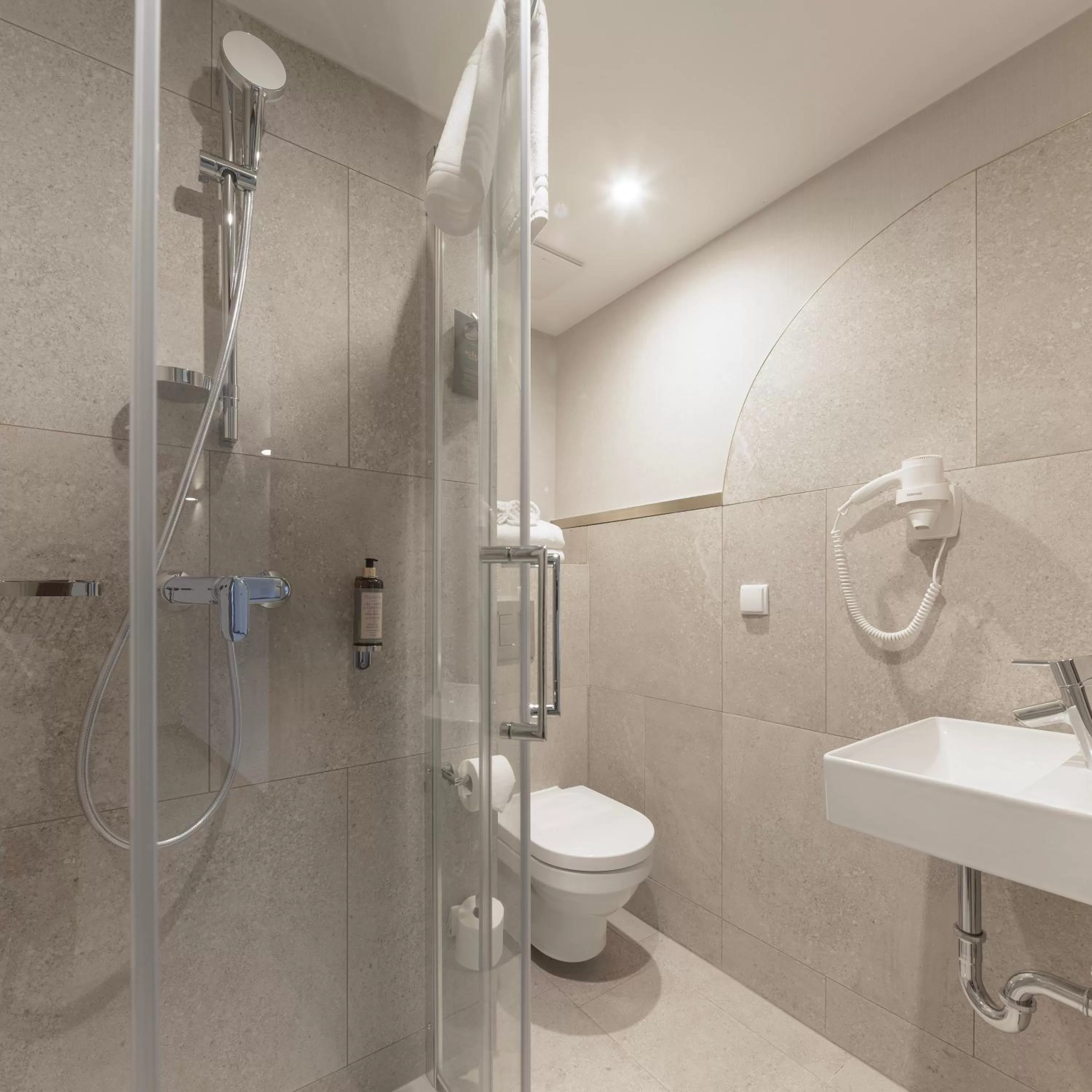 Bathroom in Royal Tulip Sand Kolobrzeg