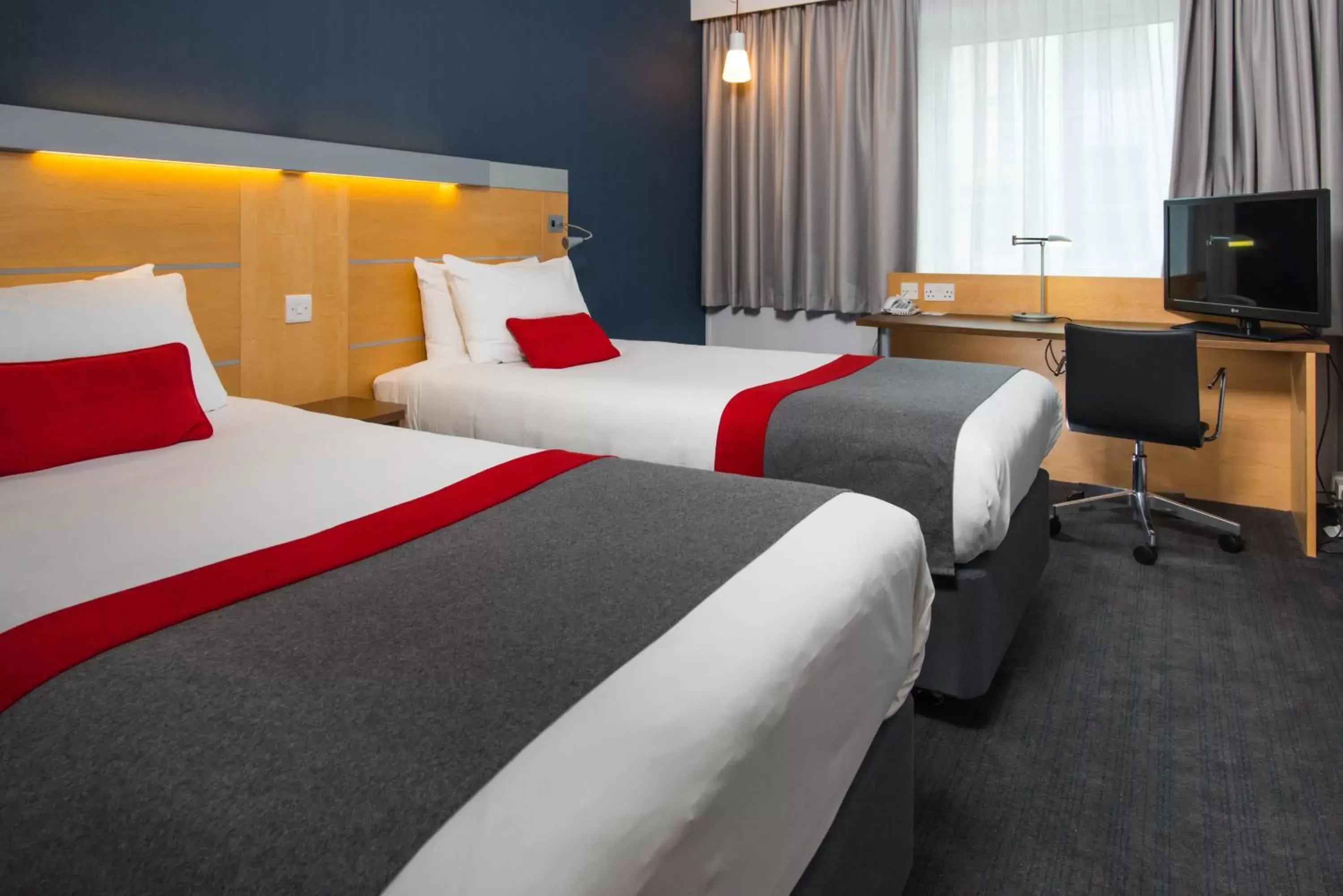 Standard Twin Room with Free Hot Breakfast in Holiday Inn Express Cambridge by IHG Standard Twin Room with Free Hot Breakfast in Holiday Inn Express Cambridge by IHG