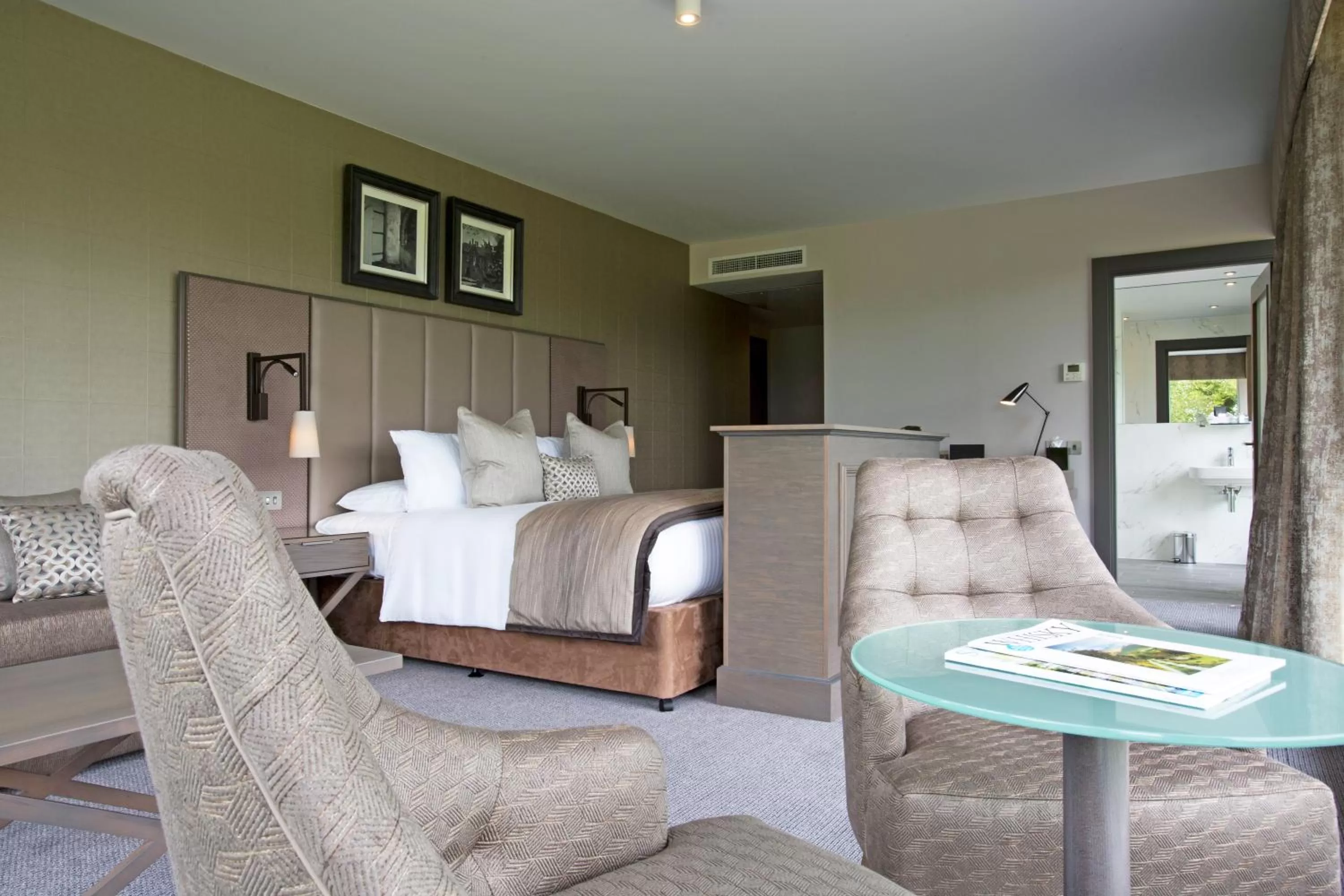 Bed in Meldrum House Hotel Golf And Country Estate