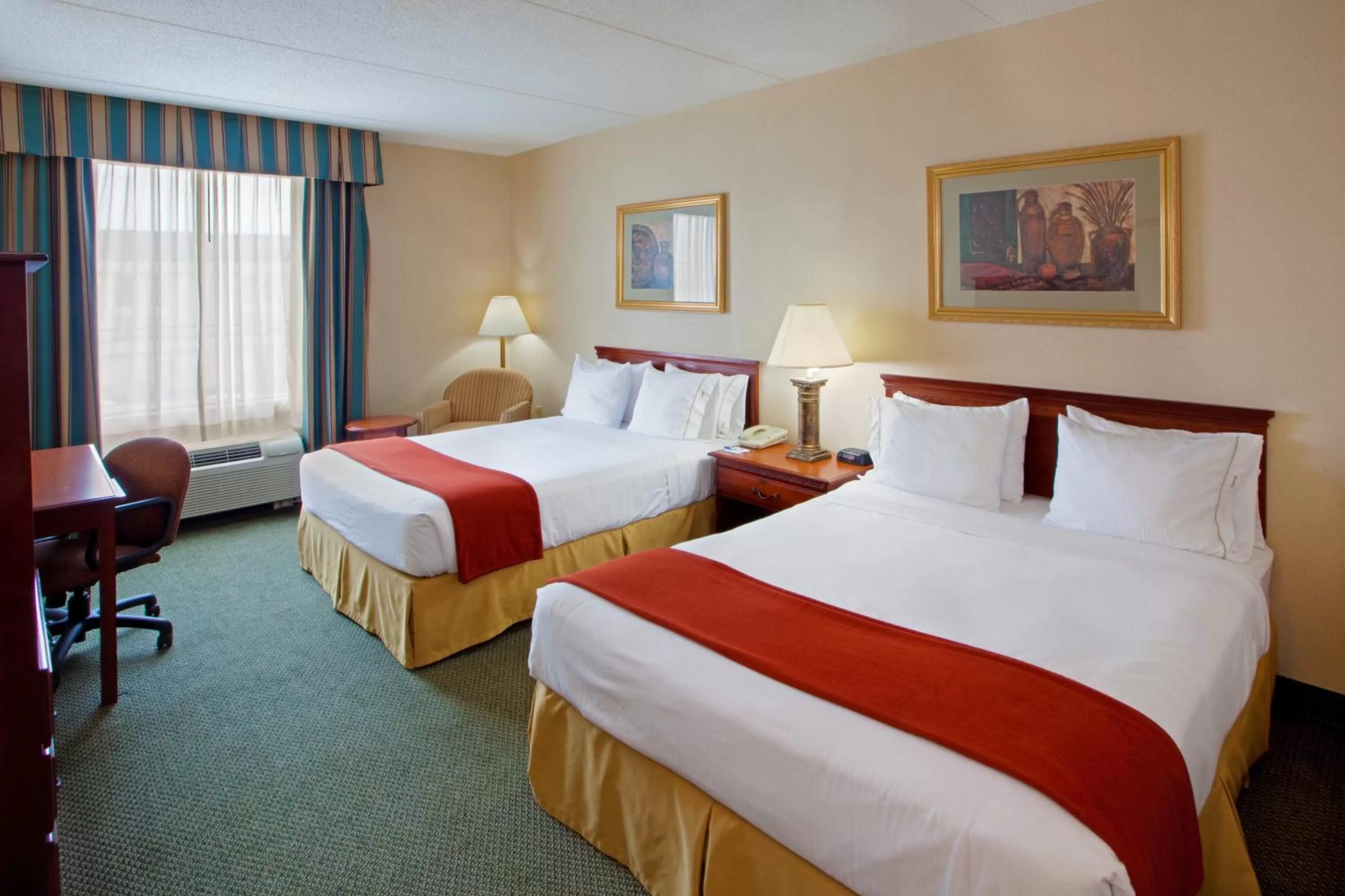 Day, Bed in Holiday Inn Express Hanover by IHG
