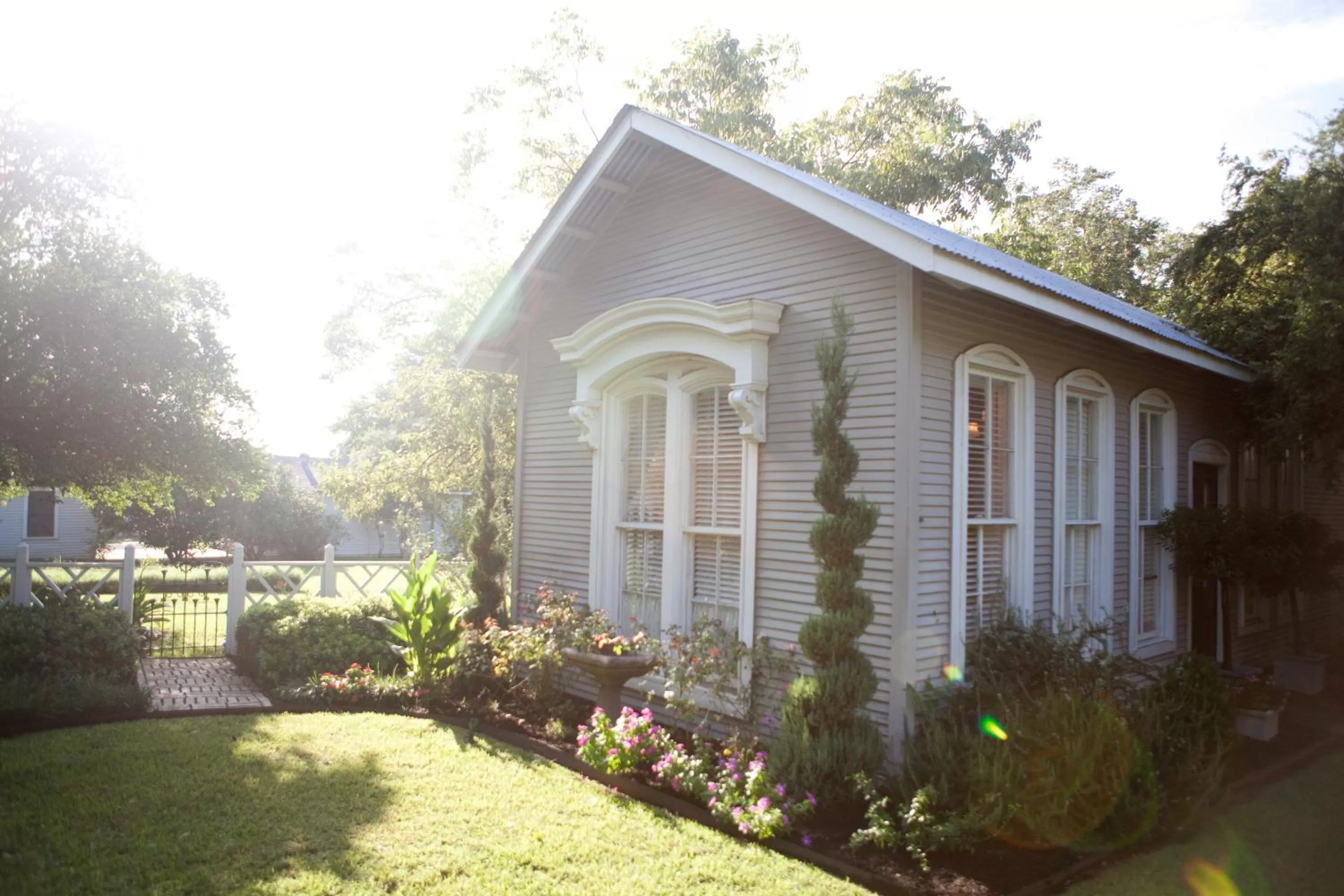 Facade/entrance in Rainbow Courts
