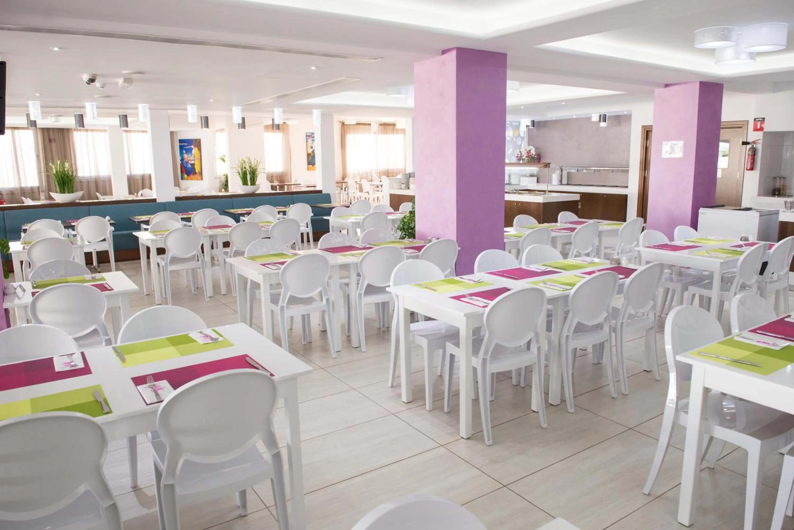 Restaurant/places to eat in New Famagusta Hotel & Suites