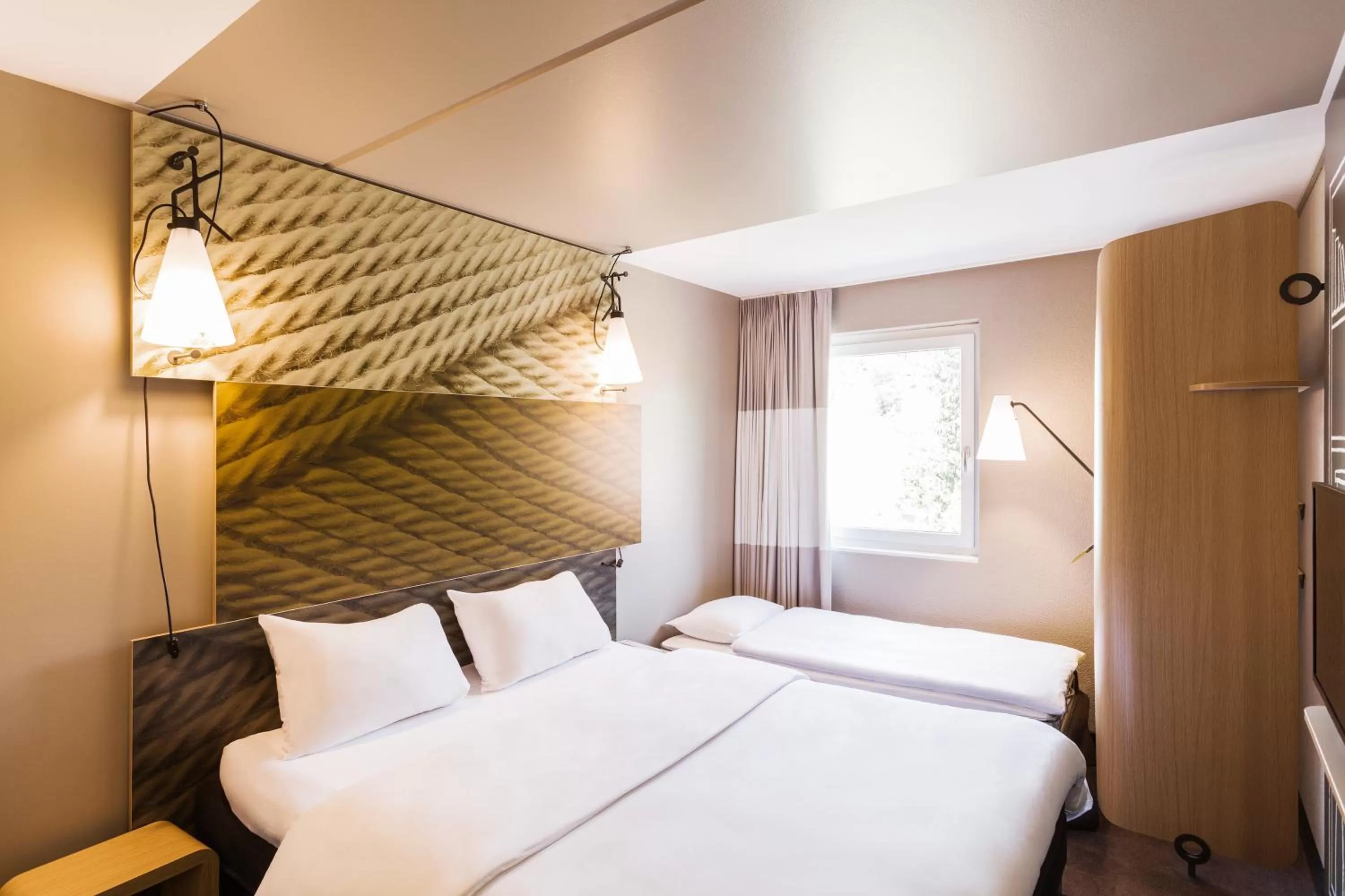 Day, Bed in ibis Amsterdam City West