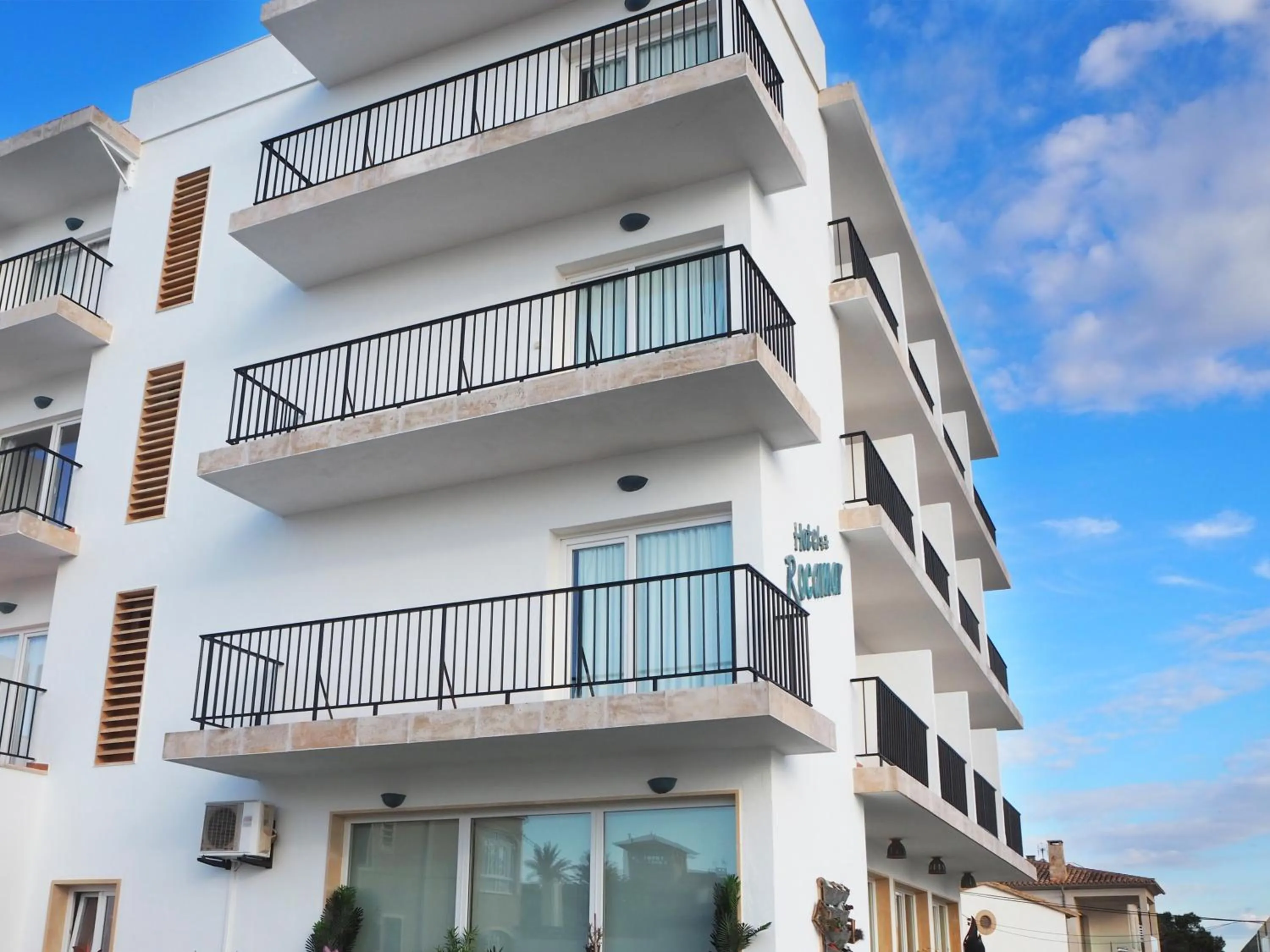 Property building in Hotel Rocamar