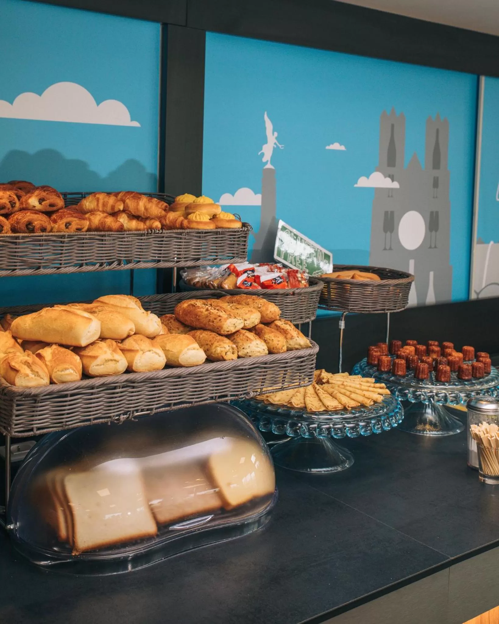 Food and drinks in Hôtel Akena Reims Bezannes