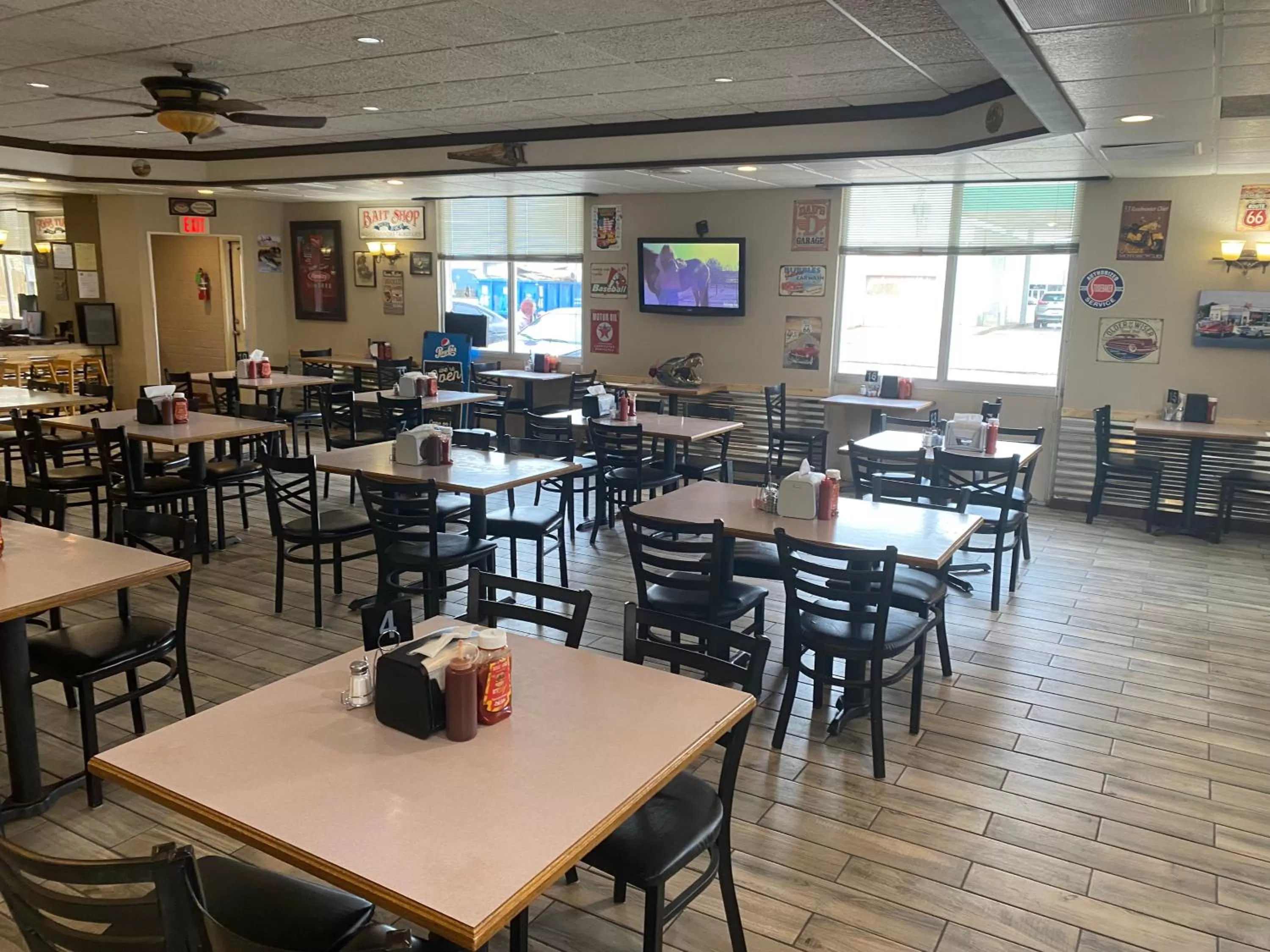 Restaurant/places to eat in Ramada by Wyndham Enid