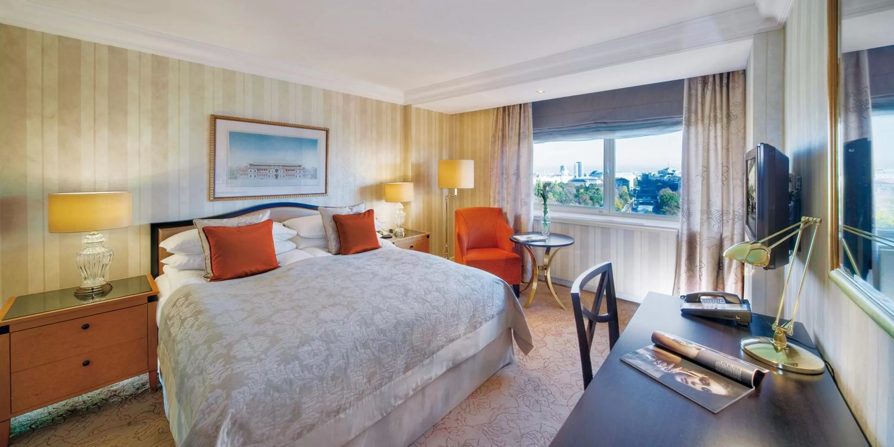 Photo of the whole room, Bed in InterContinental Wien by IHG