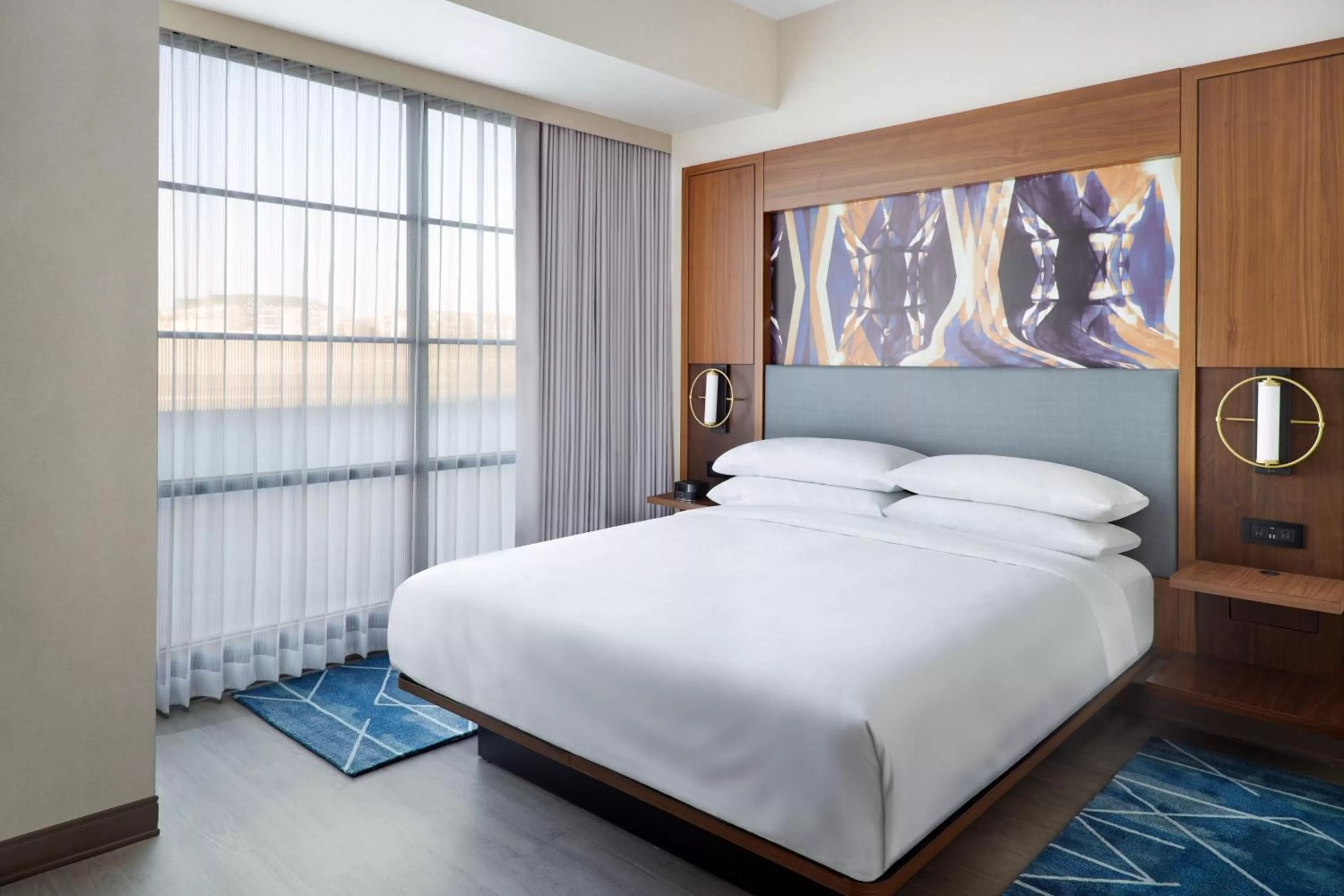 Photo of the whole room, Bed in Marriott Knoxville Downtown