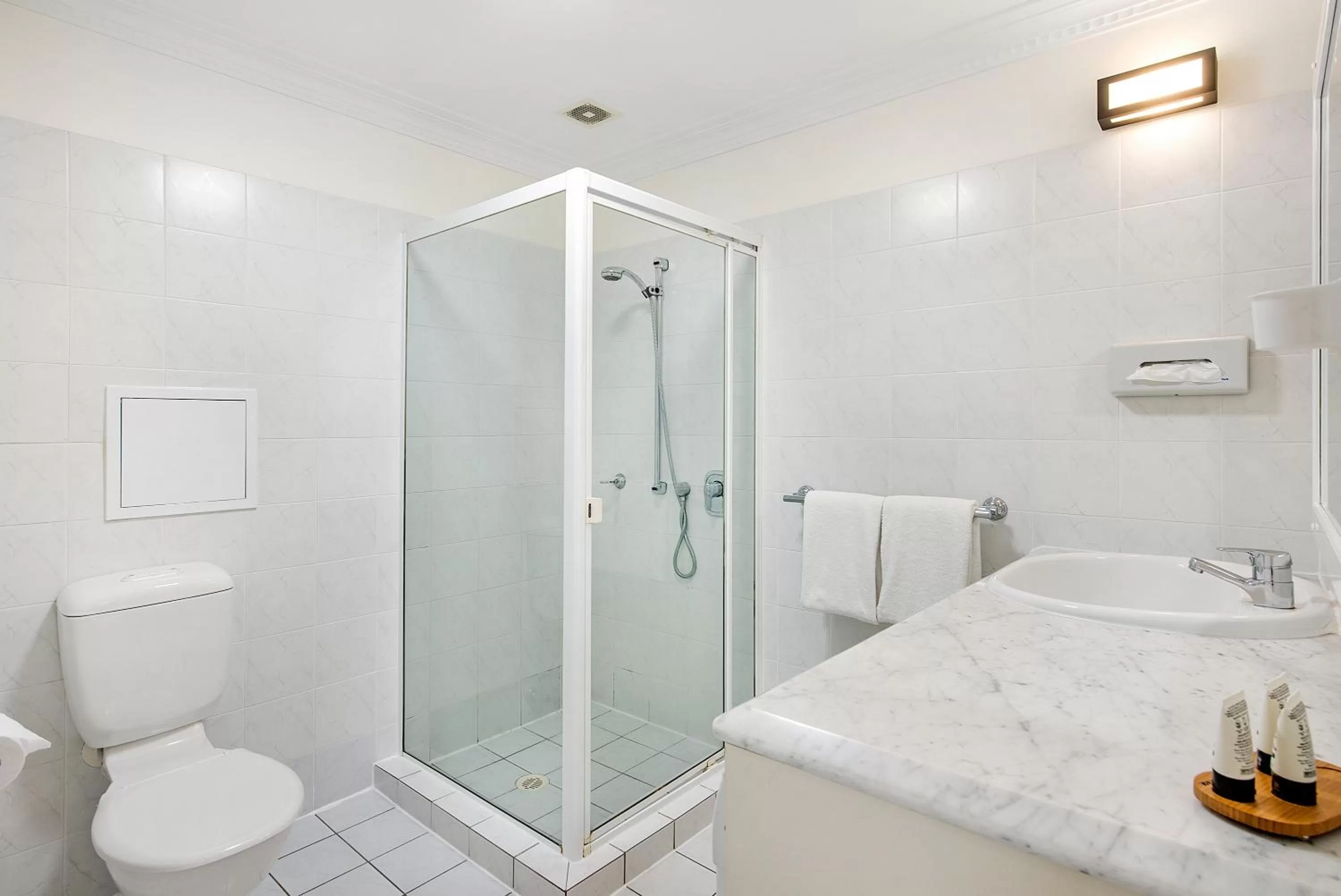 Bathroom in Rothbury Hotel